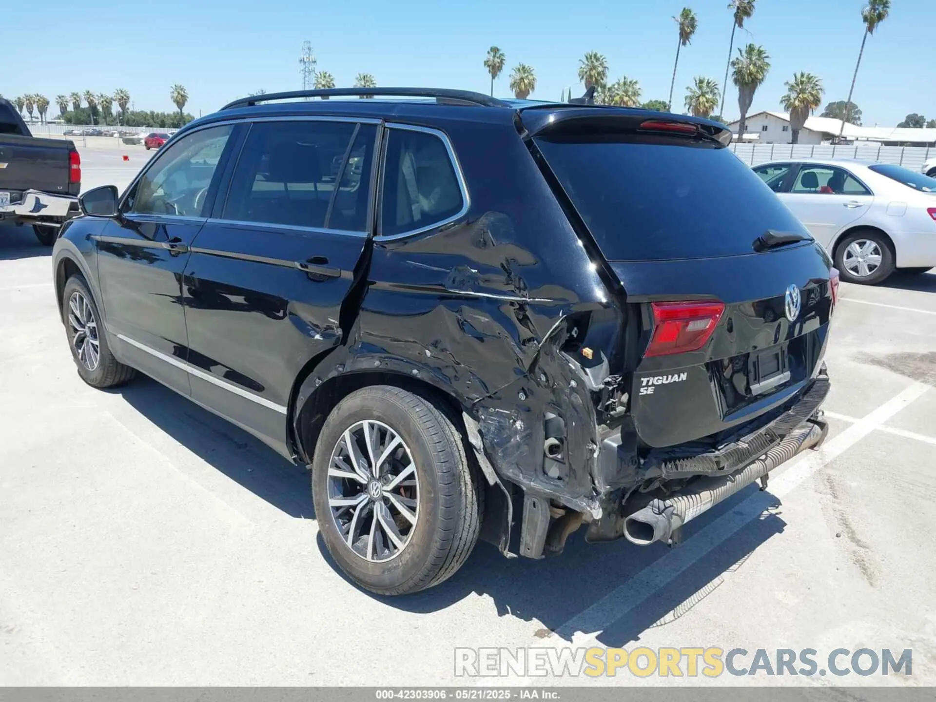 3 Photograph of a damaged car 3VV3B7AX1LM158247 VOLKSWAGEN TIGUAN 2020