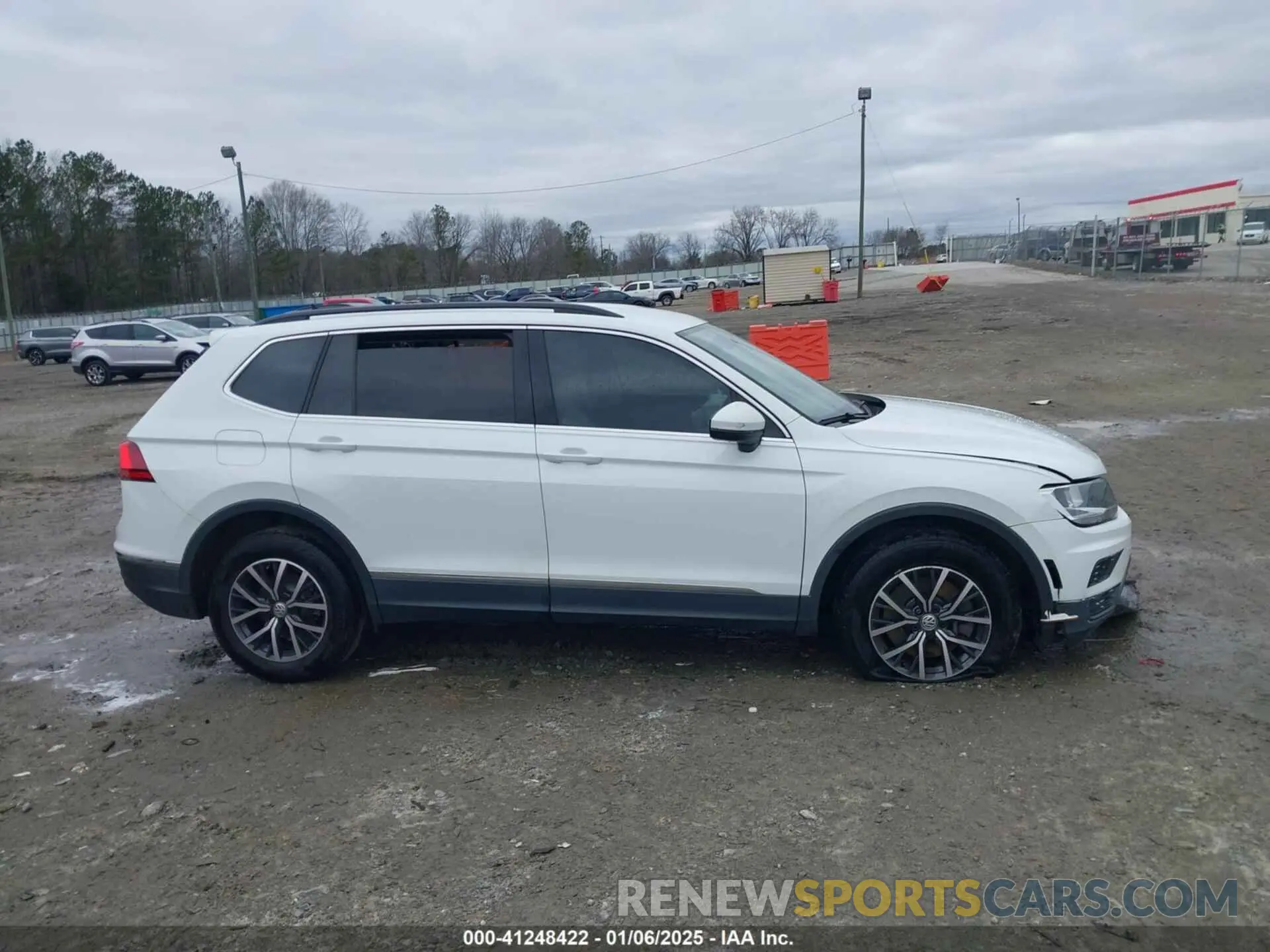 12 Photograph of a damaged car 3VV3B7AX2LM055418 VOLKSWAGEN TIGUAN 2020
