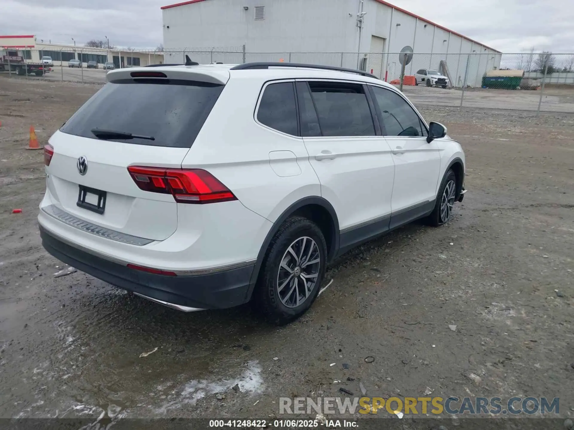 4 Photograph of a damaged car 3VV3B7AX2LM055418 VOLKSWAGEN TIGUAN 2020