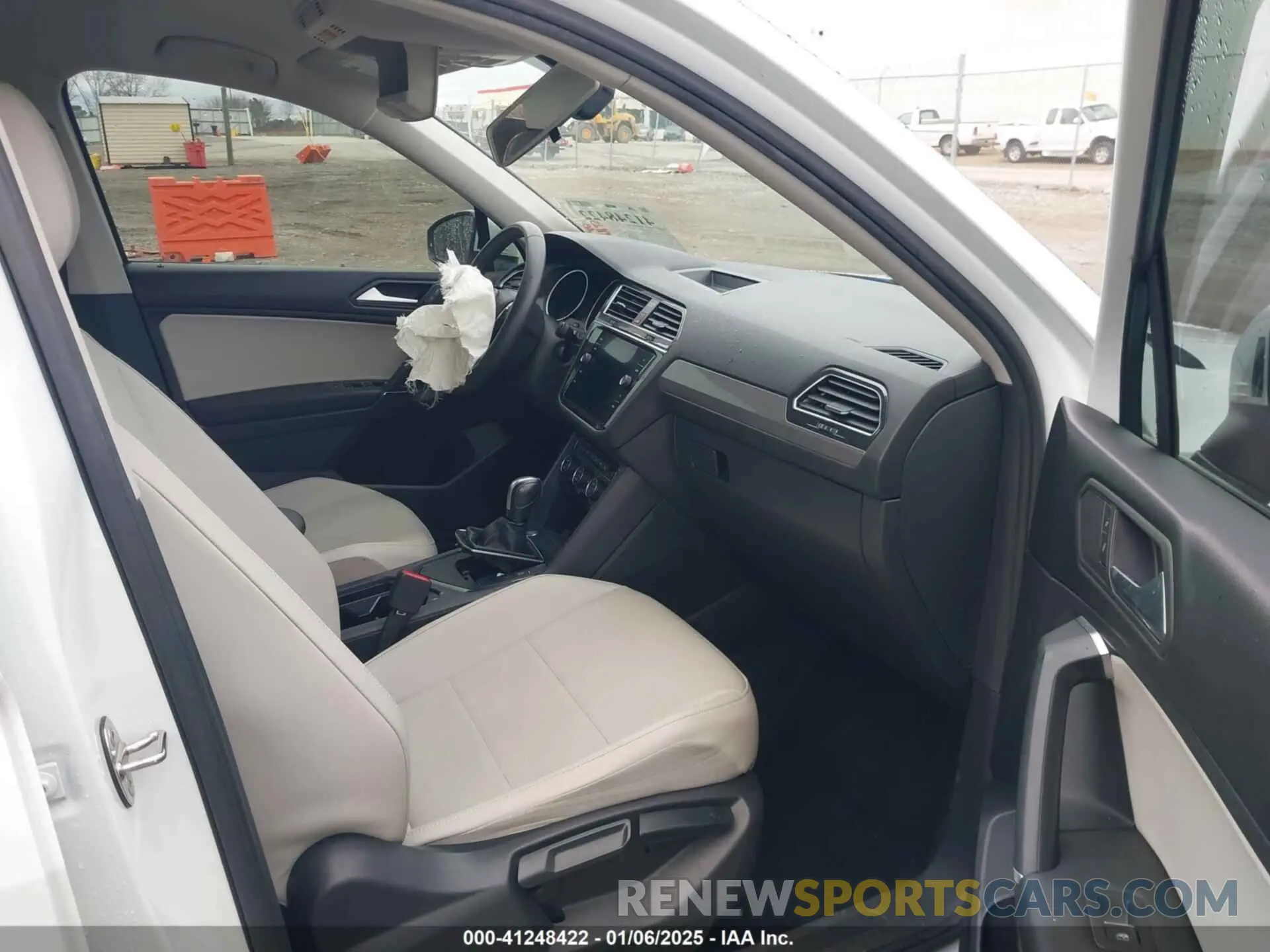 5 Photograph of a damaged car 3VV3B7AX2LM055418 VOLKSWAGEN TIGUAN 2020