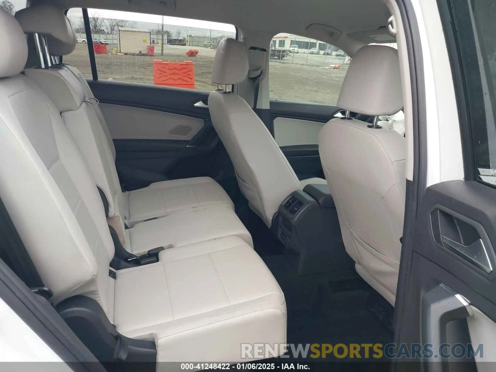 8 Photograph of a damaged car 3VV3B7AX2LM055418 VOLKSWAGEN TIGUAN 2020