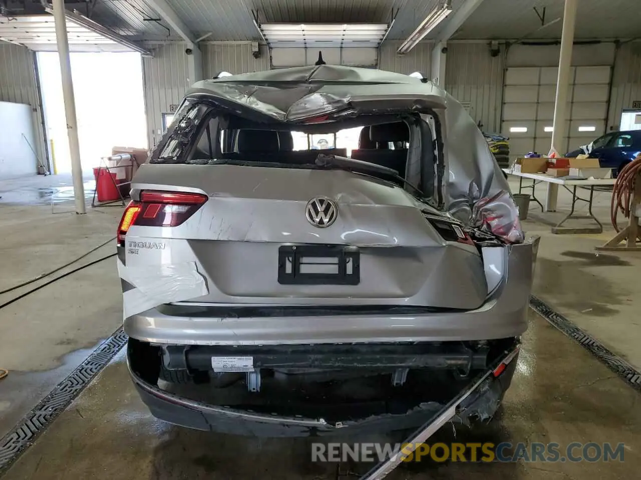 6 Photograph of a damaged car 3VV3B7AX2LM075653 VOLKSWAGEN TIGUAN 2020