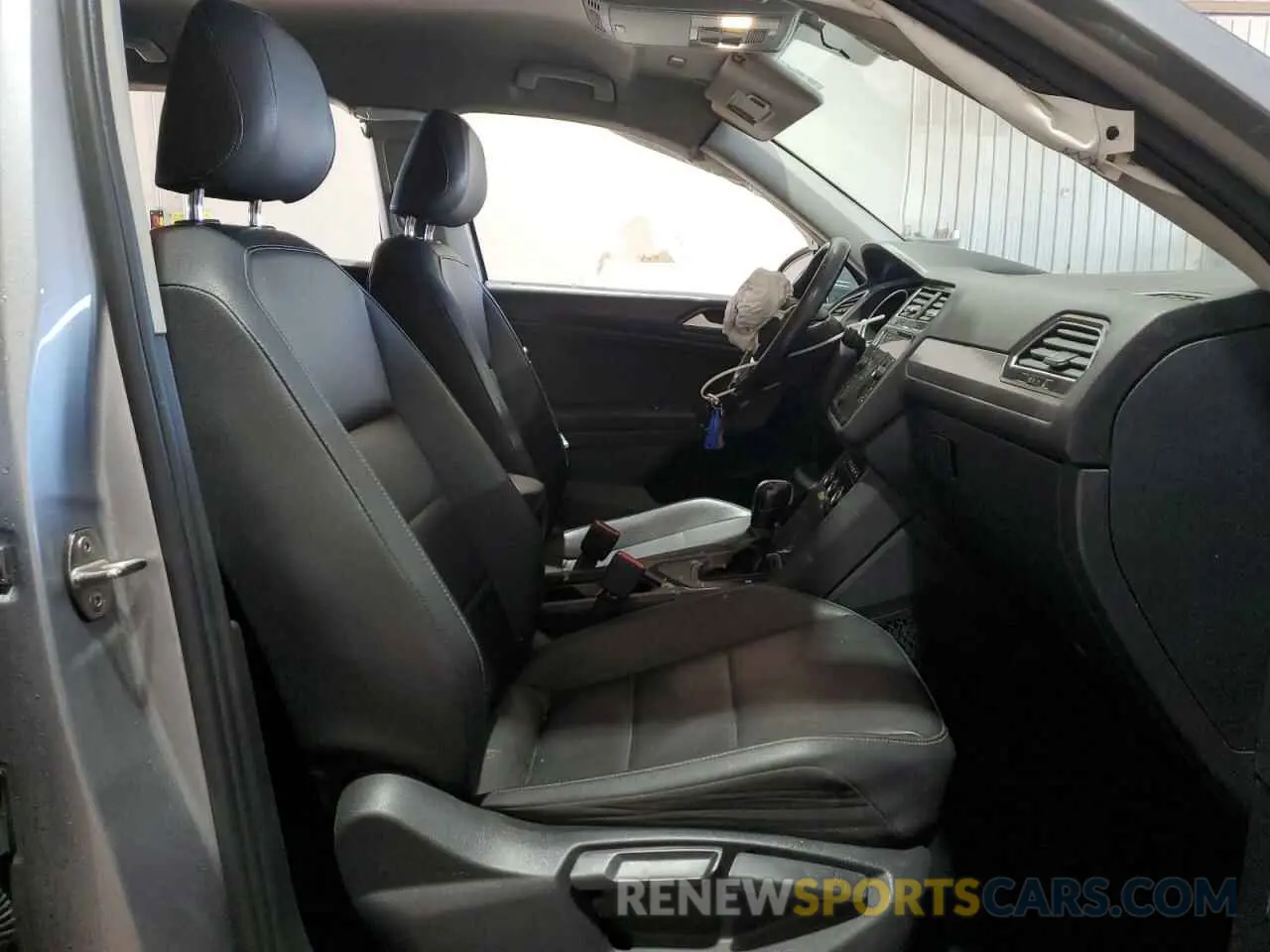 7 Photograph of a damaged car 3VV3B7AX2LM075653 VOLKSWAGEN TIGUAN 2020
