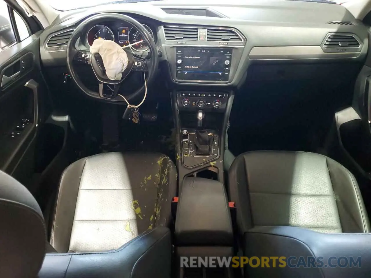 8 Photograph of a damaged car 3VV3B7AX2LM075653 VOLKSWAGEN TIGUAN 2020