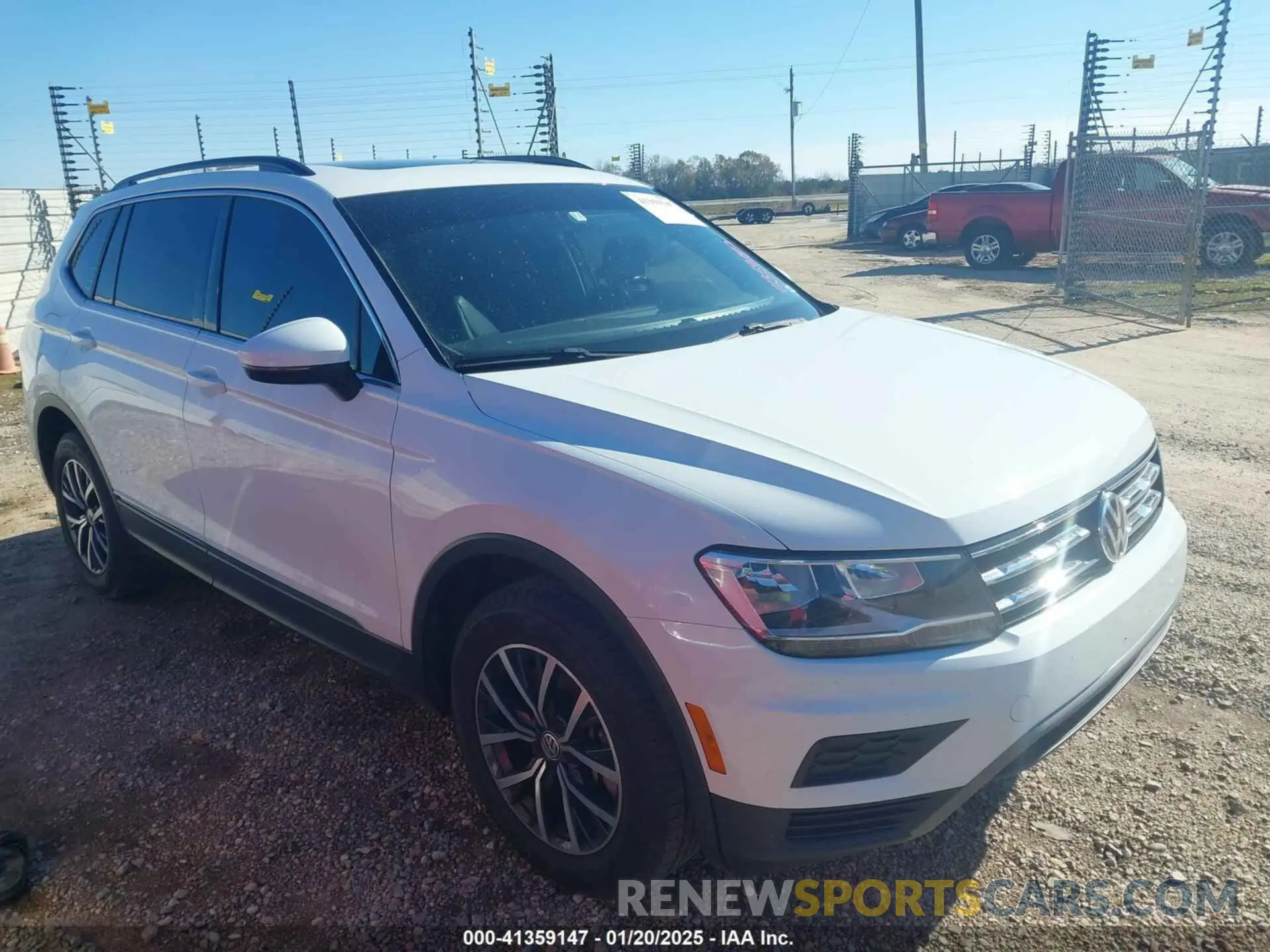 1 Photograph of a damaged car 3VV3B7AX2LM088323 VOLKSWAGEN TIGUAN 2020