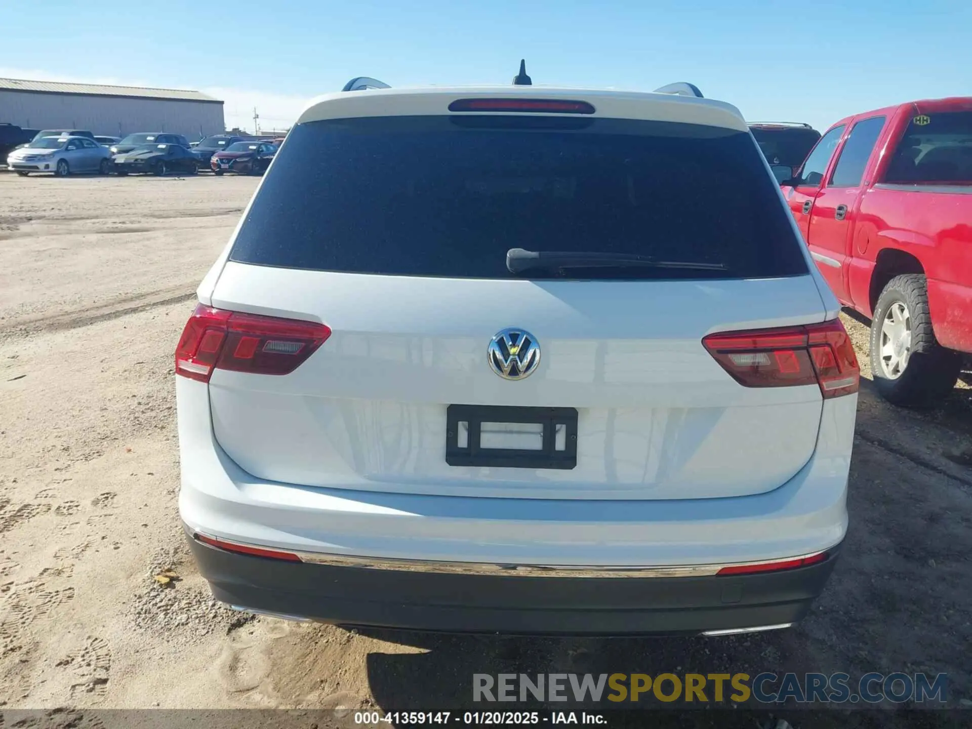 16 Photograph of a damaged car 3VV3B7AX2LM088323 VOLKSWAGEN TIGUAN 2020