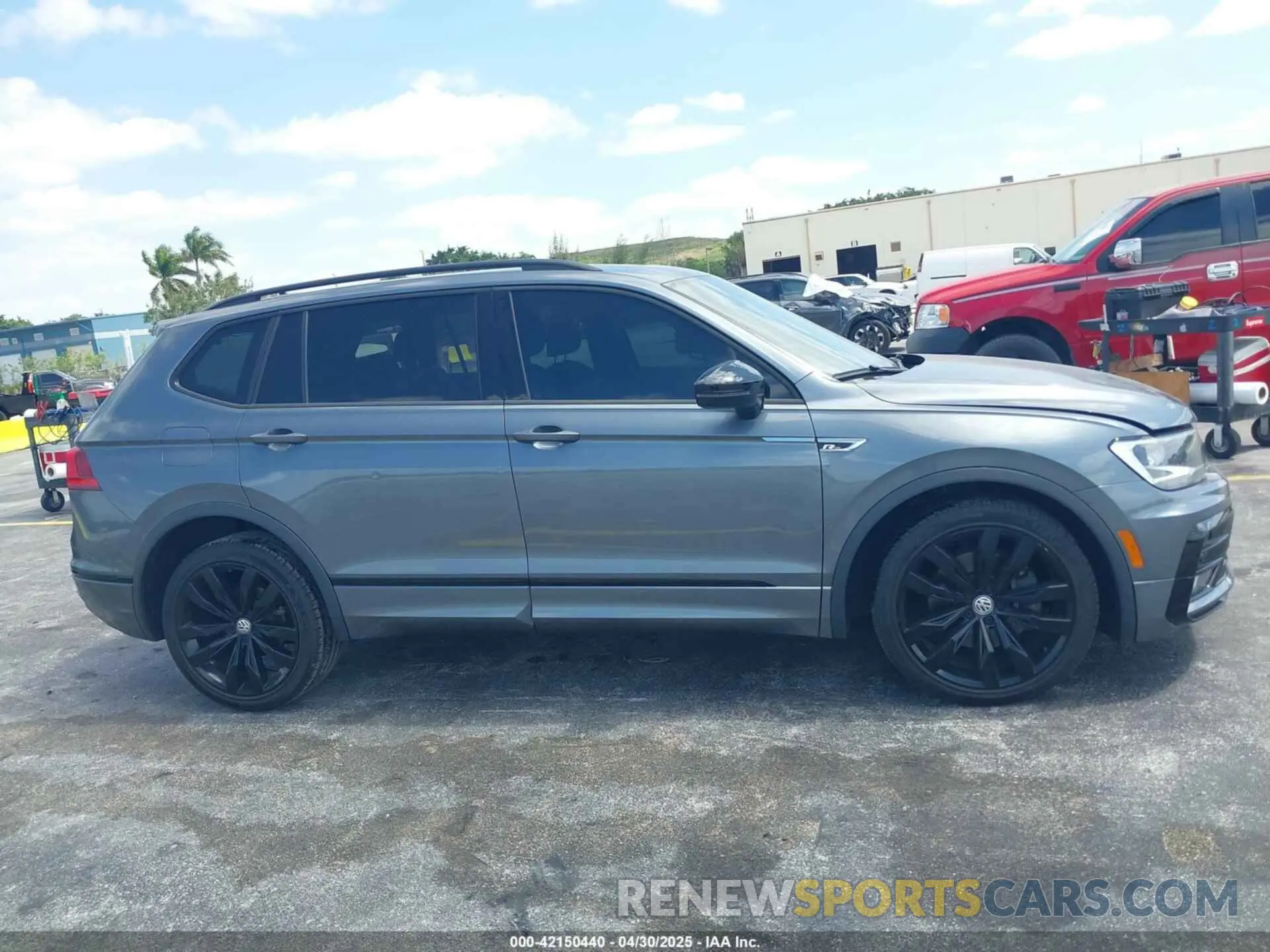13 Photograph of a damaged car 3VV3B7AX2LM130490 VOLKSWAGEN TIGUAN 2020