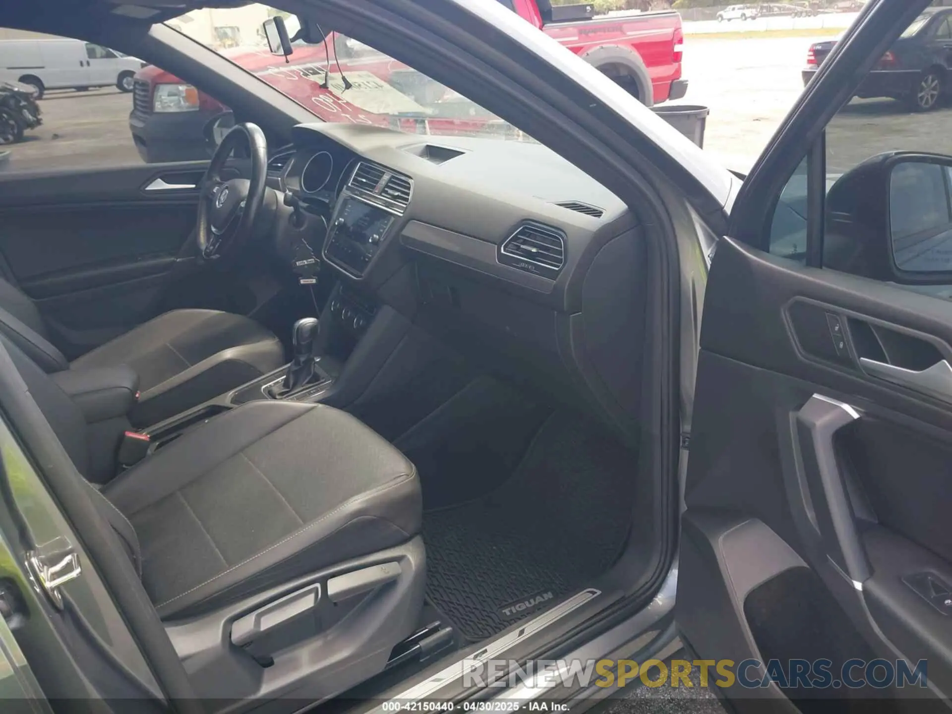 5 Photograph of a damaged car 3VV3B7AX2LM130490 VOLKSWAGEN TIGUAN 2020