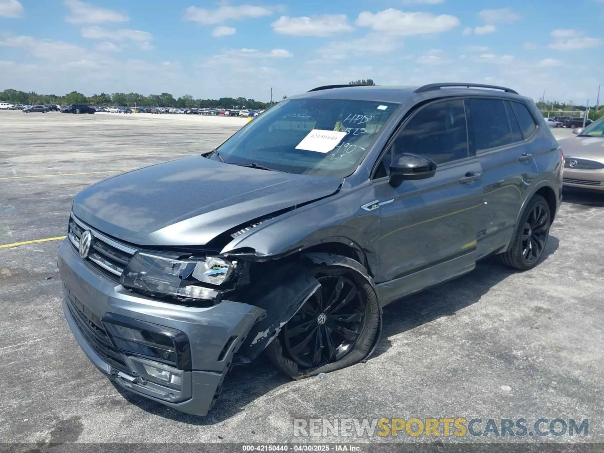 6 Photograph of a damaged car 3VV3B7AX2LM130490 VOLKSWAGEN TIGUAN 2020