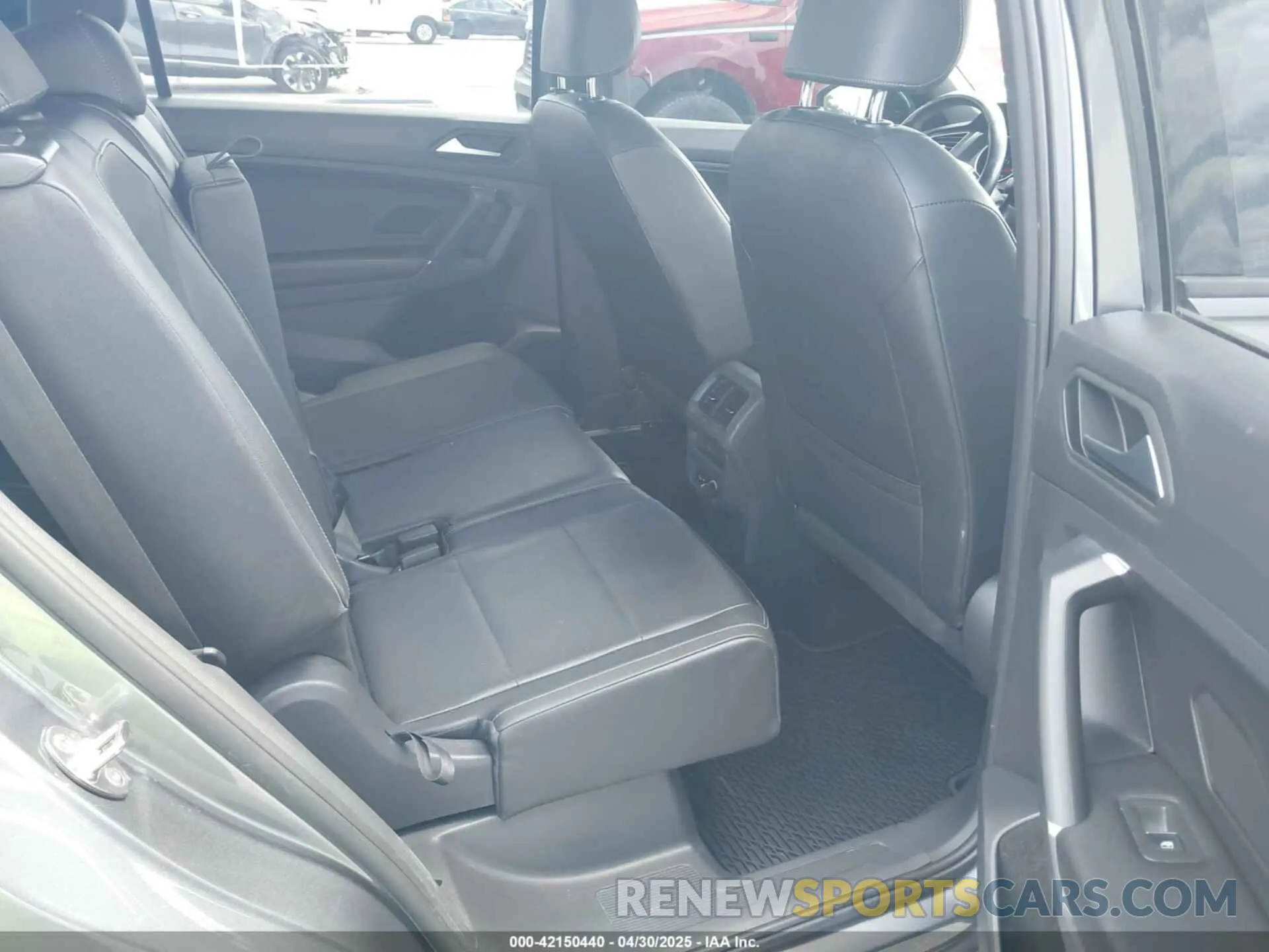 8 Photograph of a damaged car 3VV3B7AX2LM130490 VOLKSWAGEN TIGUAN 2020