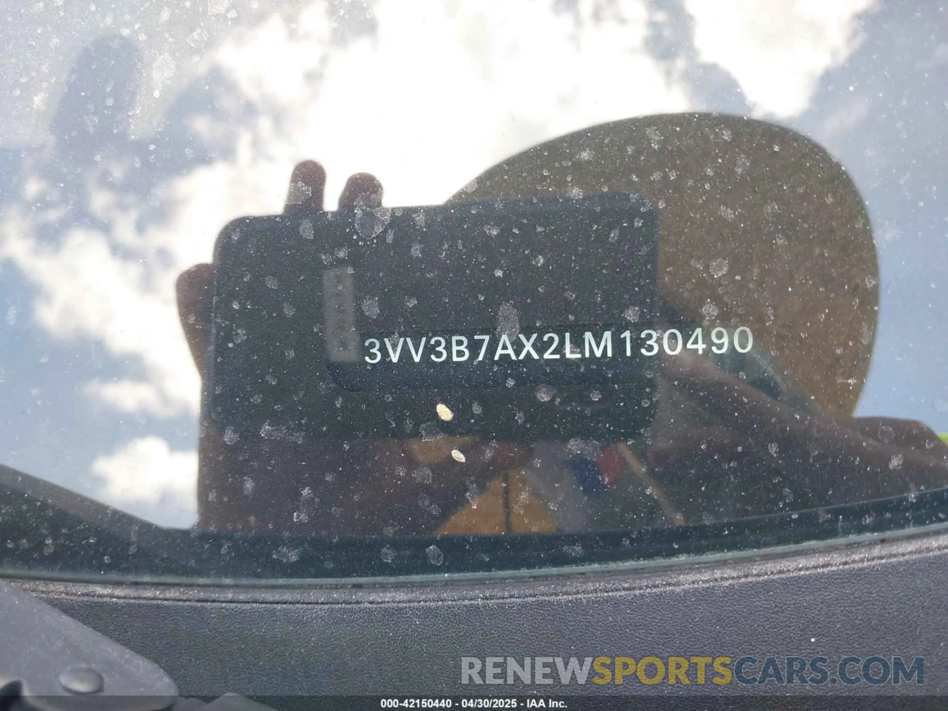 9 Photograph of a damaged car 3VV3B7AX2LM130490 VOLKSWAGEN TIGUAN 2020
