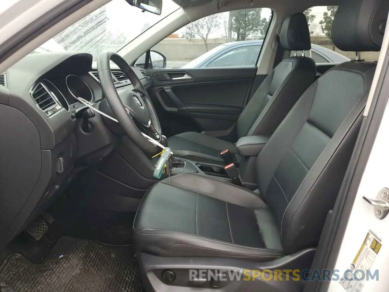 7 Photograph of a damaged car 3VV3B7AX3LM019348 VOLKSWAGEN TIGUAN 2020