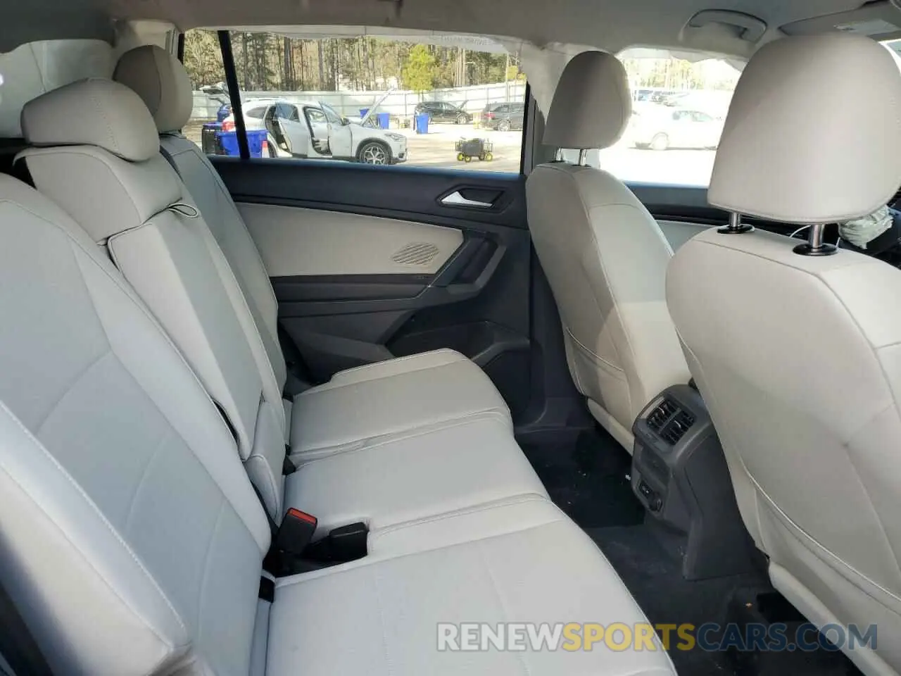 11 Photograph of a damaged car 3VV3B7AX3LM144530 VOLKSWAGEN TIGUAN 2020