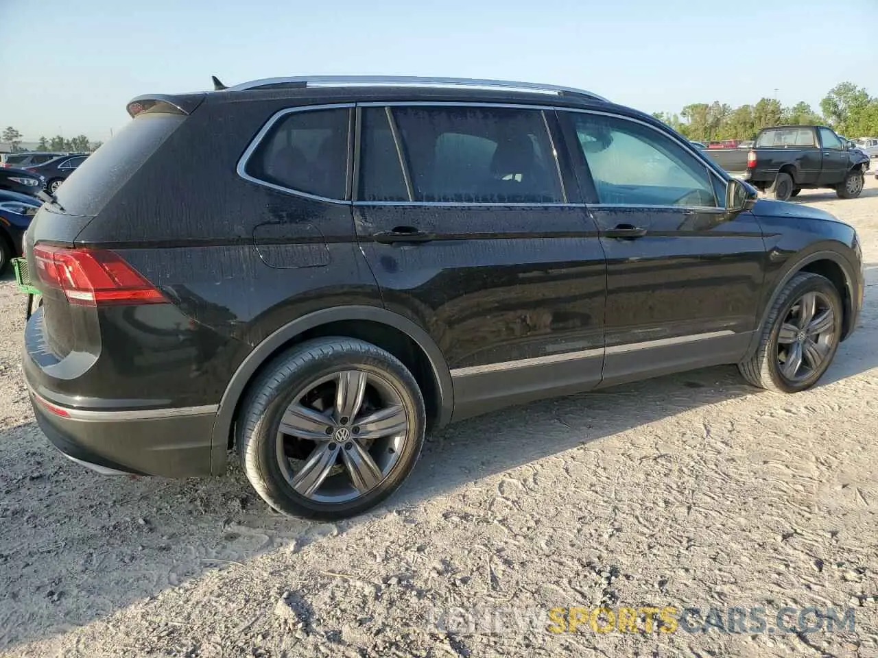 3 Photograph of a damaged car 3VV3B7AX4LM017463 VOLKSWAGEN TIGUAN 2020