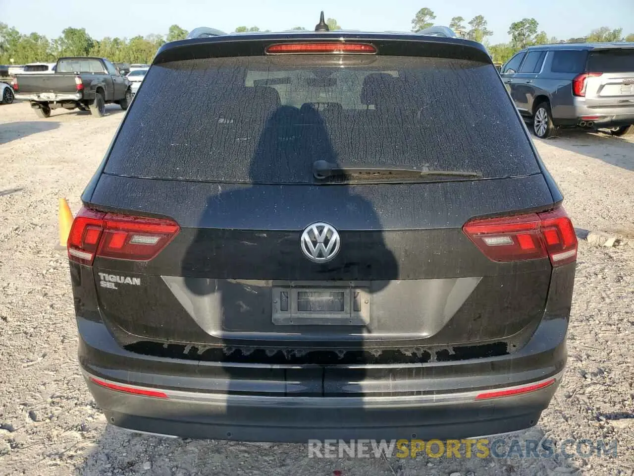 6 Photograph of a damaged car 3VV3B7AX4LM017463 VOLKSWAGEN TIGUAN 2020