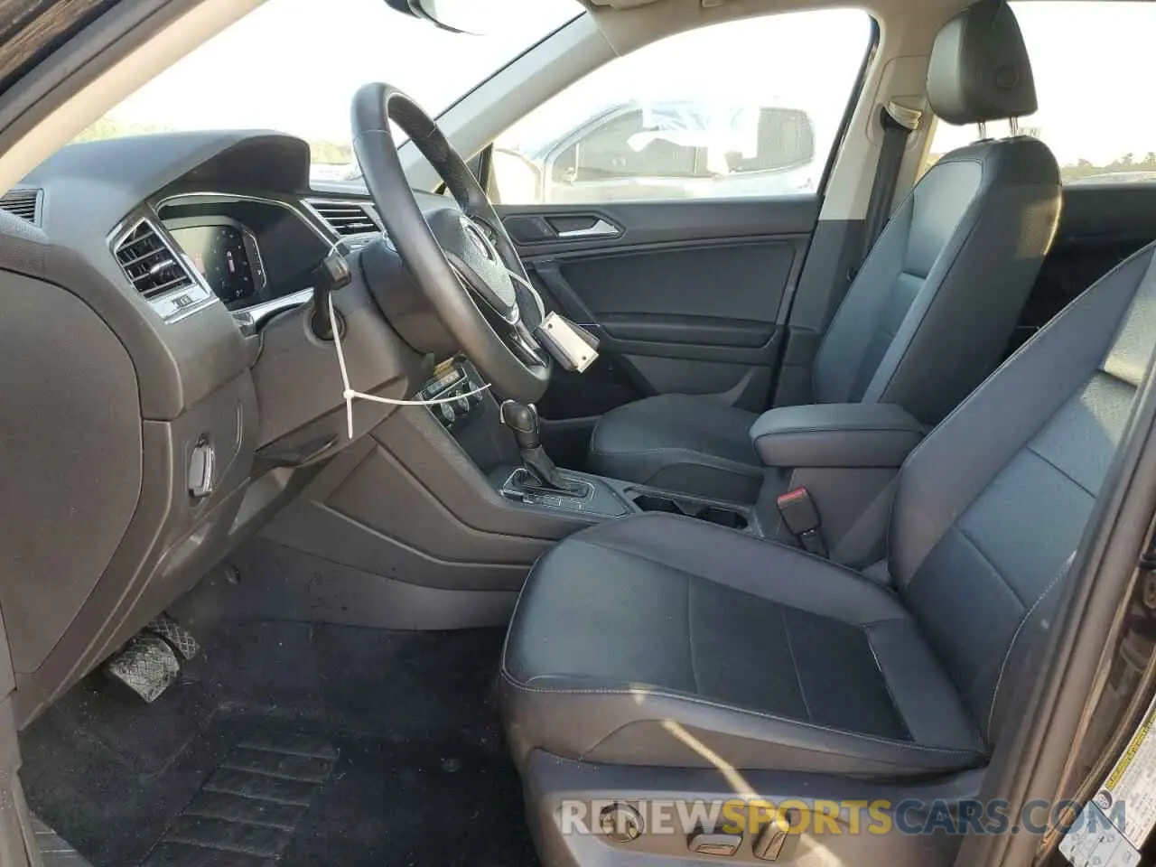 7 Photograph of a damaged car 3VV3B7AX4LM017463 VOLKSWAGEN TIGUAN 2020