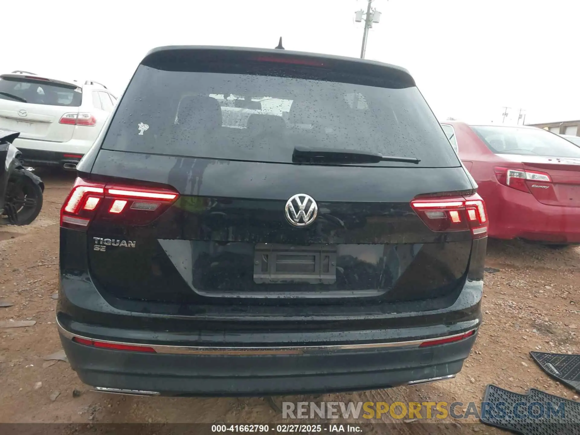 17 Photograph of a damaged car 3VV3B7AX4LM086038 VOLKSWAGEN TIGUAN 2020