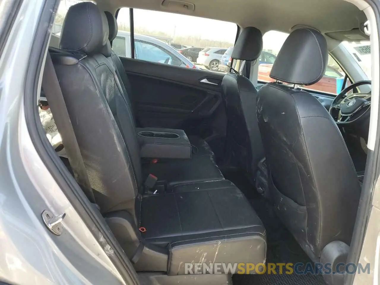 11 Photograph of a damaged car 3VV3B7AX4LM113769 VOLKSWAGEN TIGUAN 2020