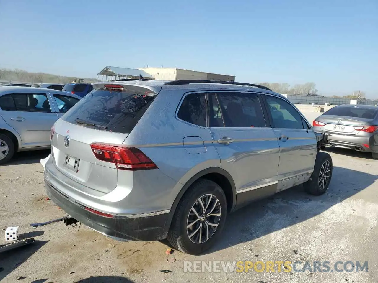 3 Photograph of a damaged car 3VV3B7AX4LM113769 VOLKSWAGEN TIGUAN 2020