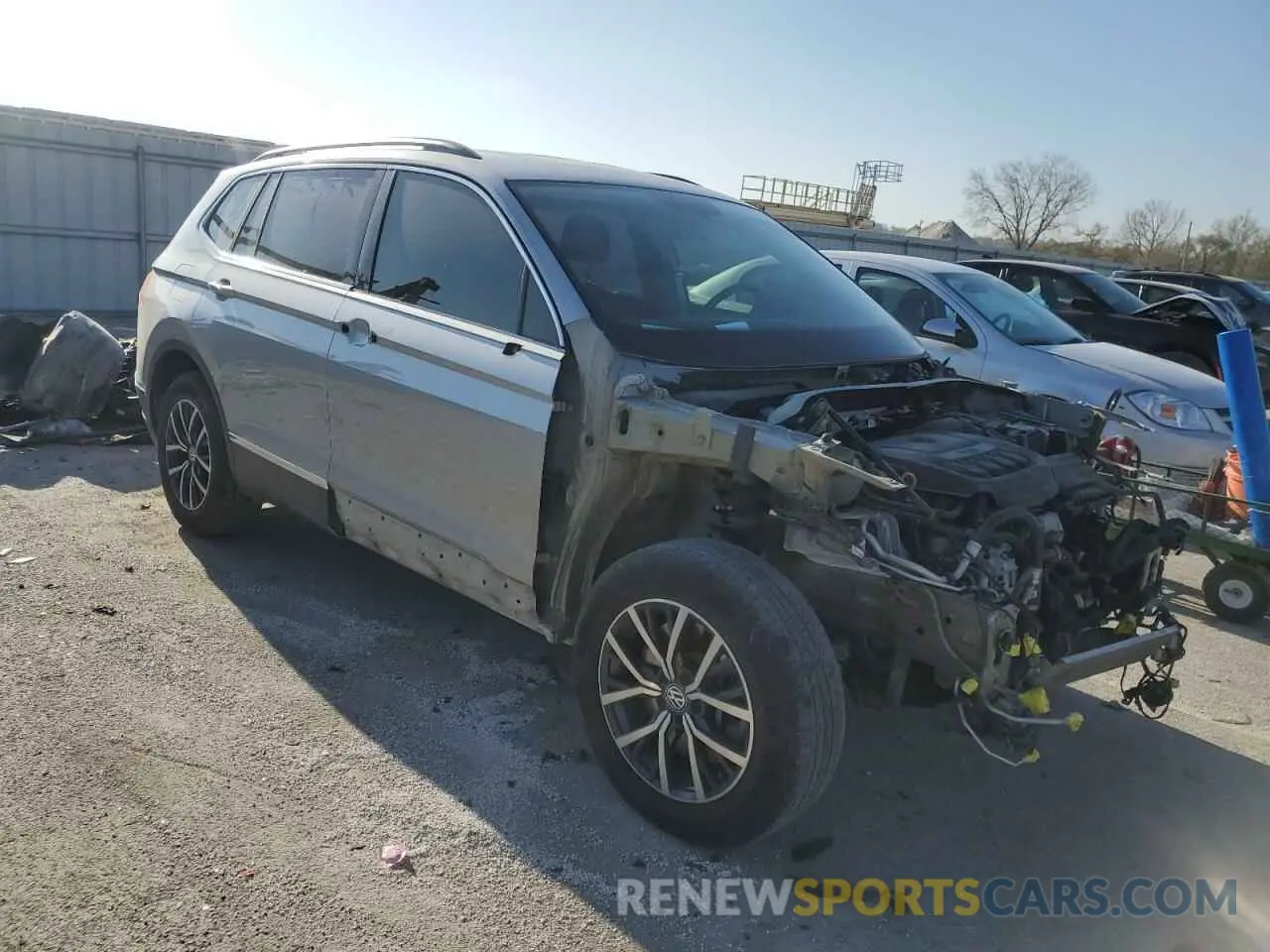 4 Photograph of a damaged car 3VV3B7AX4LM113769 VOLKSWAGEN TIGUAN 2020
