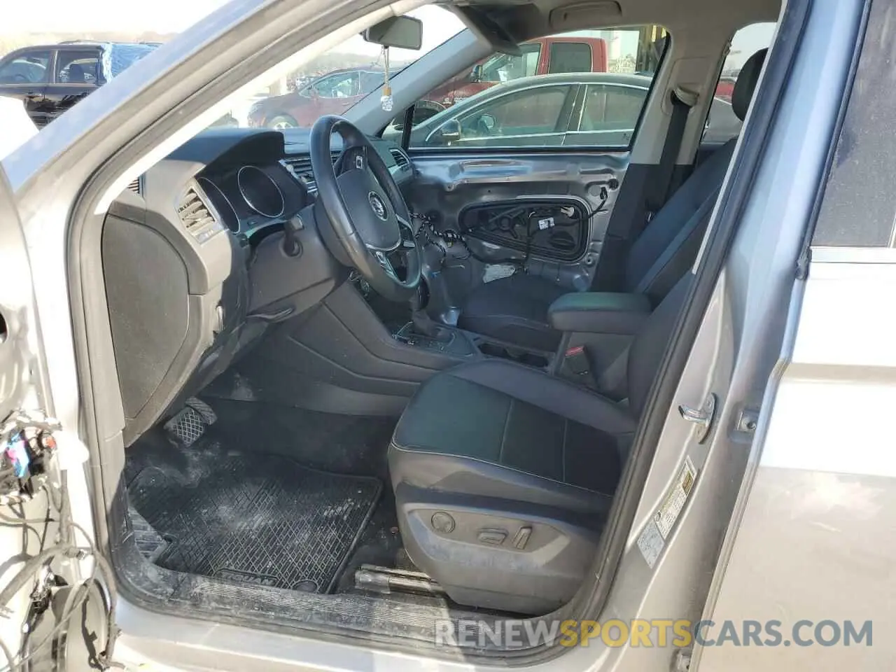 7 Photograph of a damaged car 3VV3B7AX4LM113769 VOLKSWAGEN TIGUAN 2020