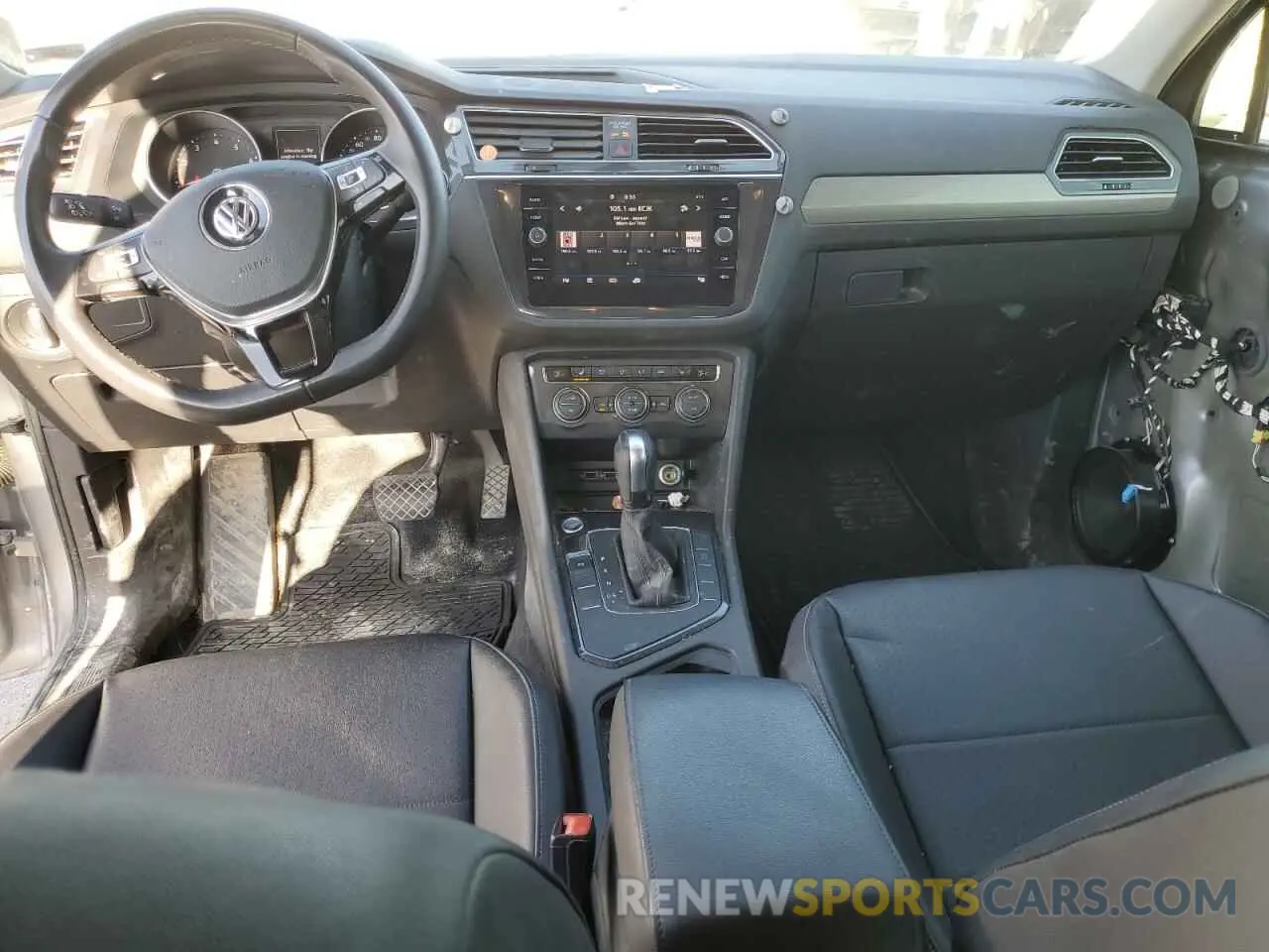 8 Photograph of a damaged car 3VV3B7AX4LM113769 VOLKSWAGEN TIGUAN 2020