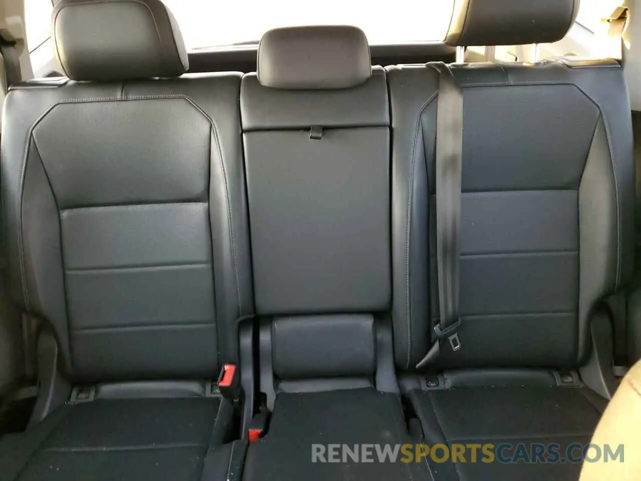 10 Photograph of a damaged car 3VV3B7AX4LM115845 VOLKSWAGEN TIGUAN 2020