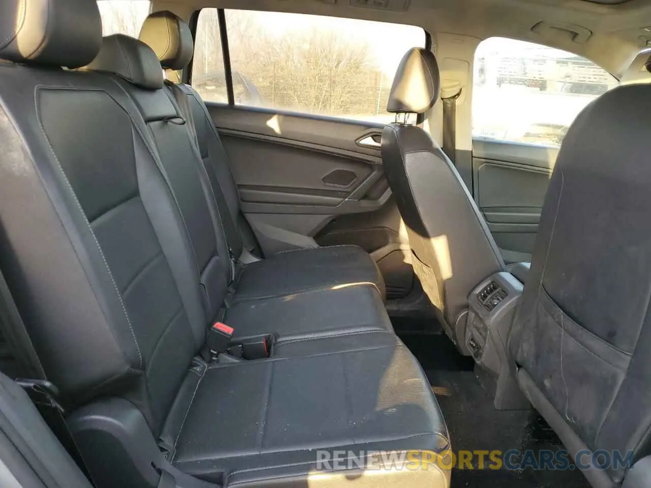 11 Photograph of a damaged car 3VV3B7AX4LM115845 VOLKSWAGEN TIGUAN 2020