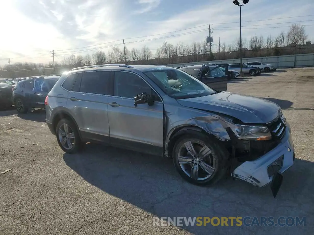 4 Photograph of a damaged car 3VV3B7AX4LM115845 VOLKSWAGEN TIGUAN 2020