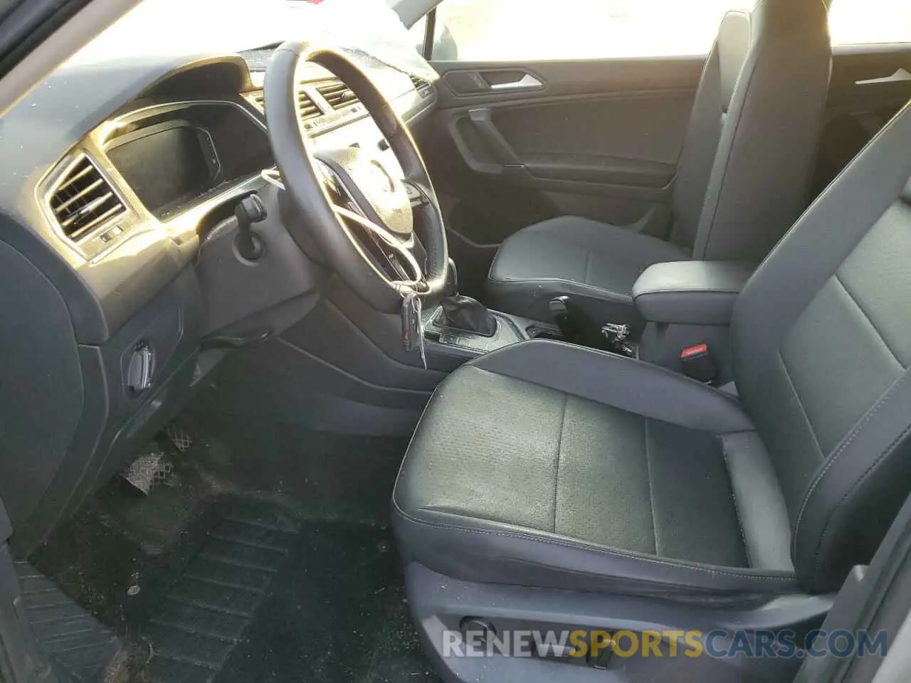 7 Photograph of a damaged car 3VV3B7AX4LM115845 VOLKSWAGEN TIGUAN 2020