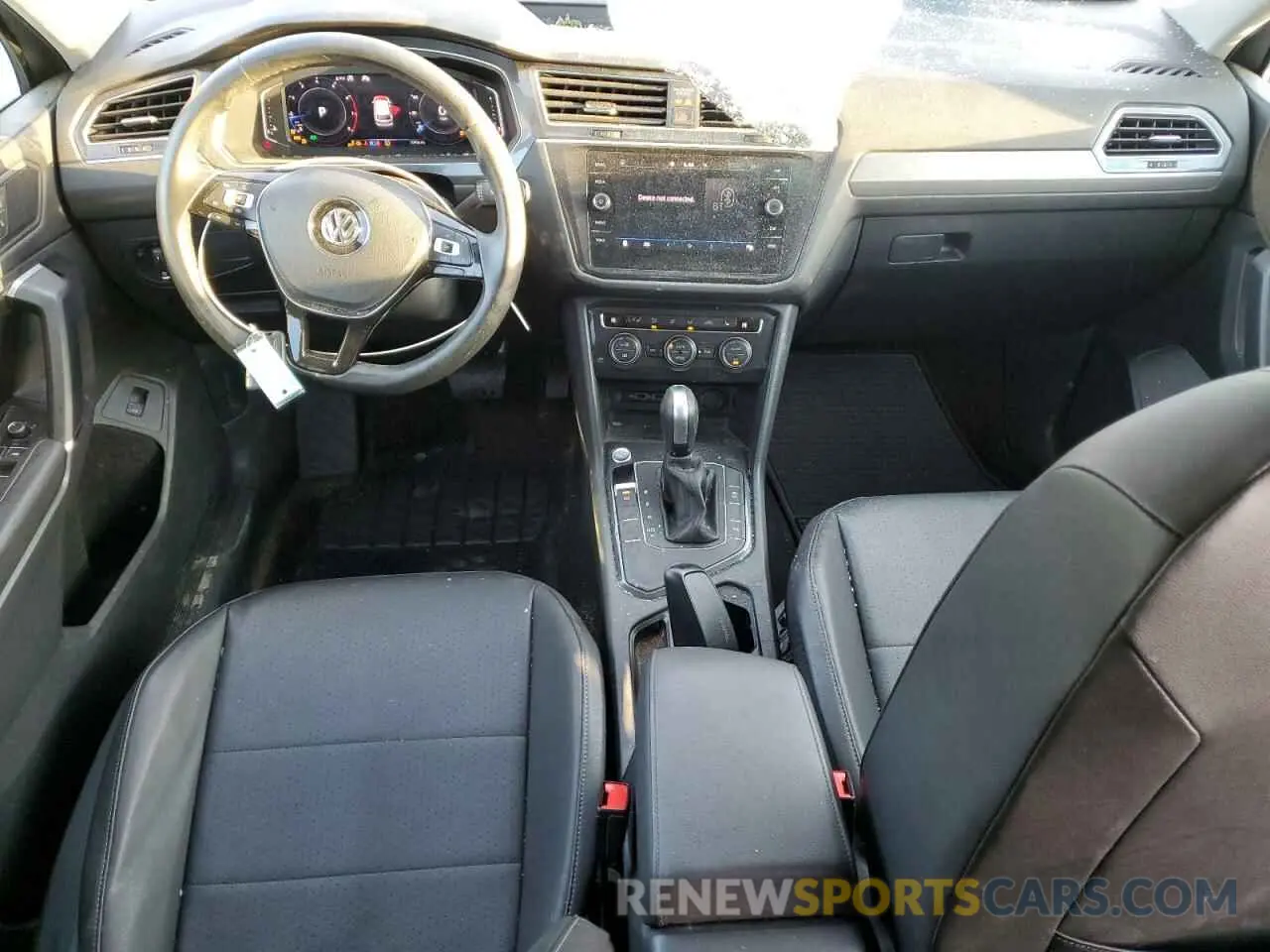 8 Photograph of a damaged car 3VV3B7AX4LM115845 VOLKSWAGEN TIGUAN 2020