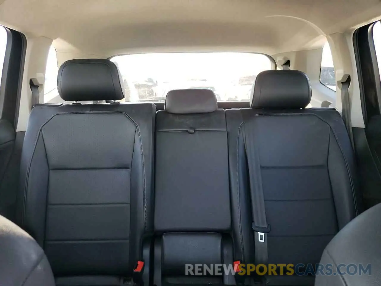 10 Photograph of a damaged car 3VV3B7AX5LM105518 VOLKSWAGEN TIGUAN 2020
