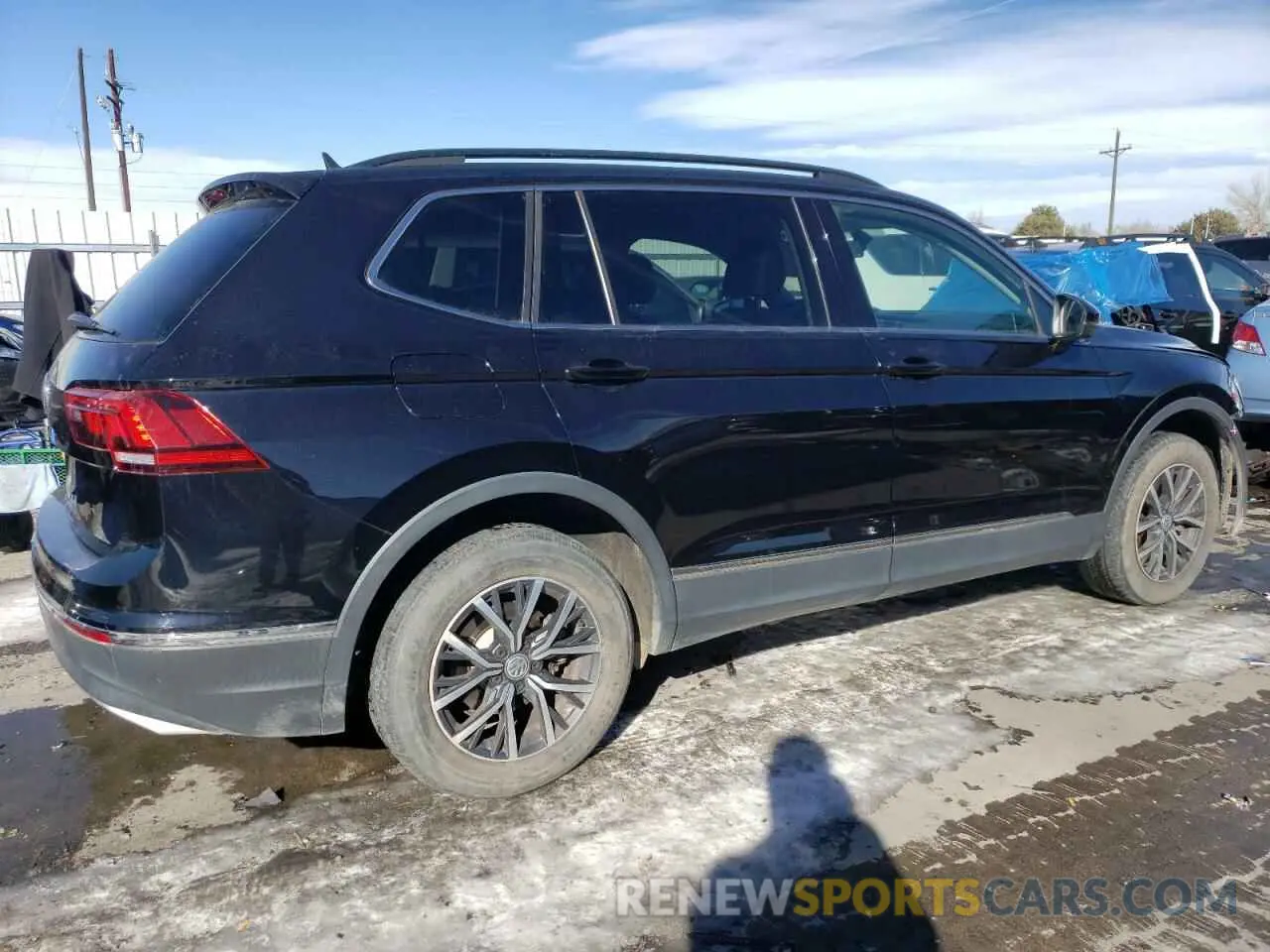 3 Photograph of a damaged car 3VV3B7AX5LM105518 VOLKSWAGEN TIGUAN 2020
