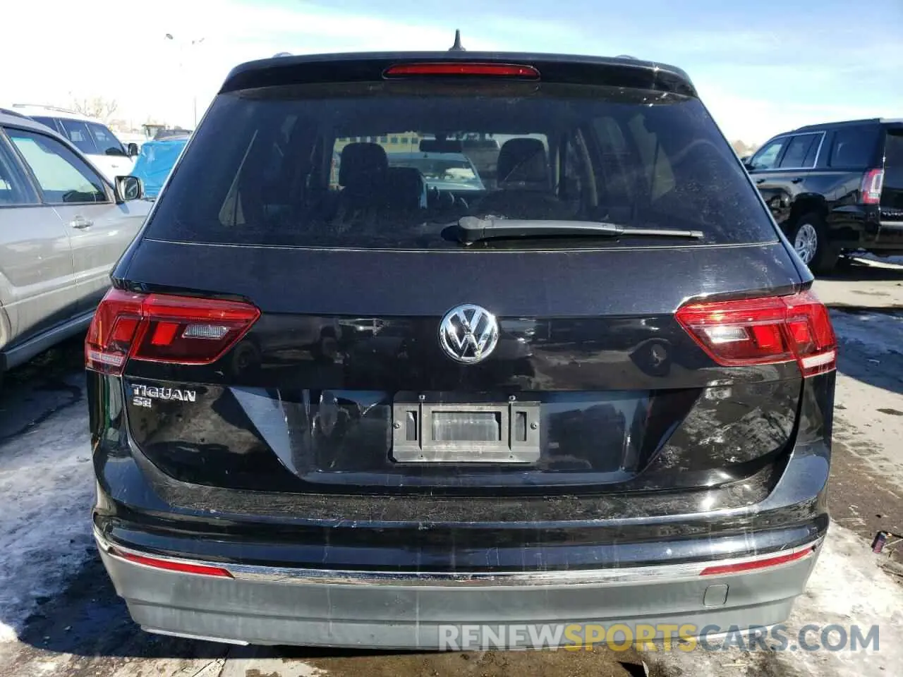 6 Photograph of a damaged car 3VV3B7AX5LM105518 VOLKSWAGEN TIGUAN 2020