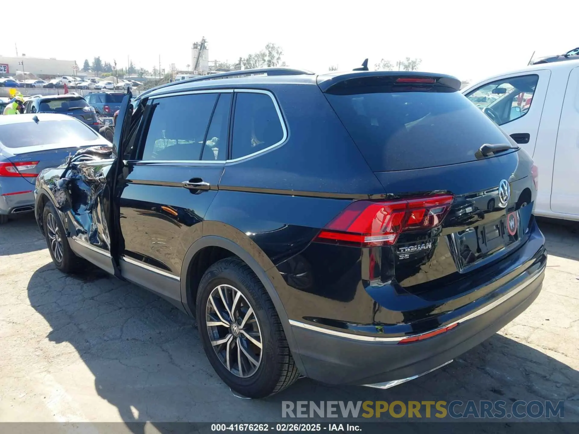 3 Photograph of a damaged car 3VV3B7AX6LM005167 VOLKSWAGEN TIGUAN 2020