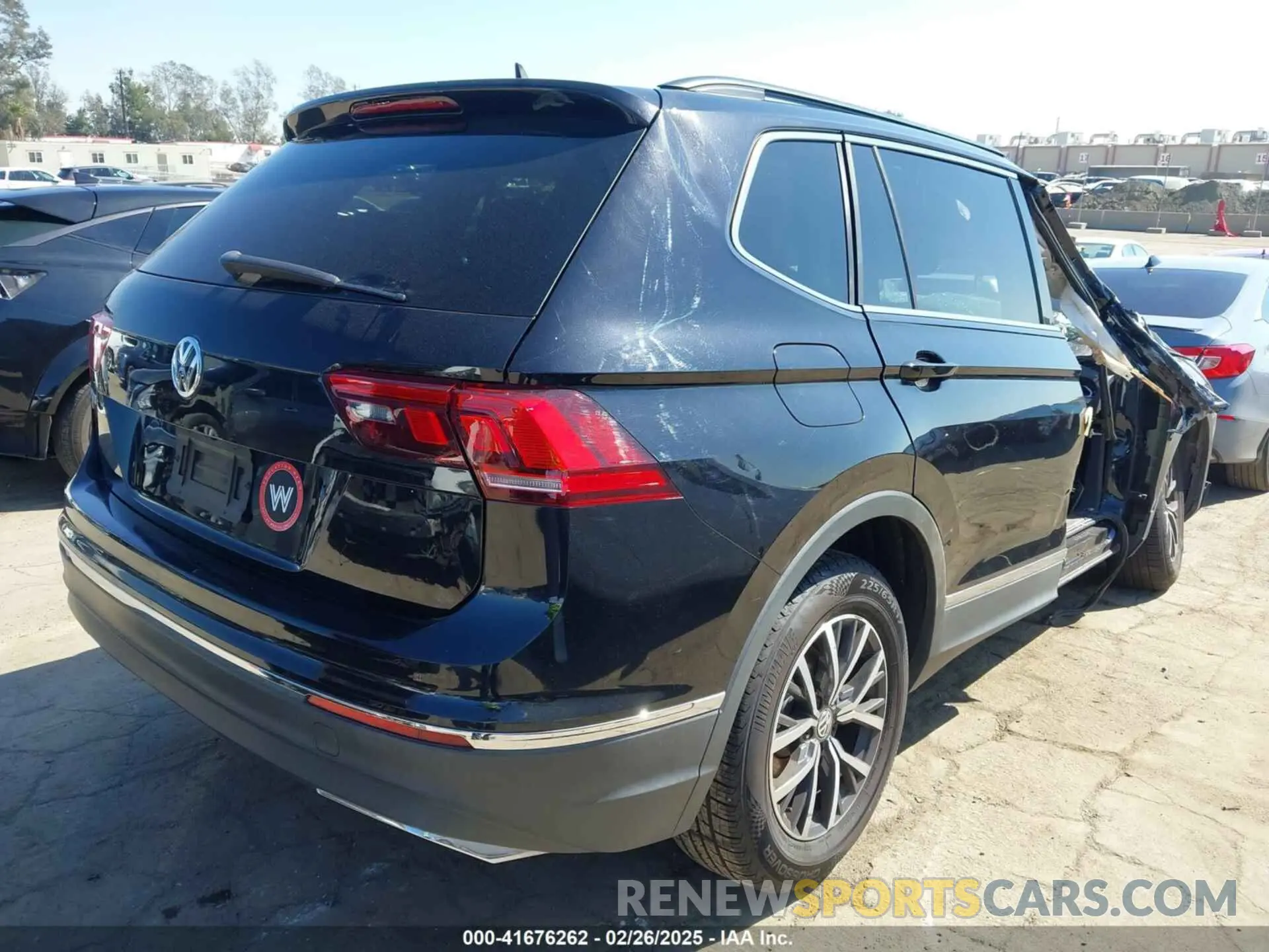 4 Photograph of a damaged car 3VV3B7AX6LM005167 VOLKSWAGEN TIGUAN 2020