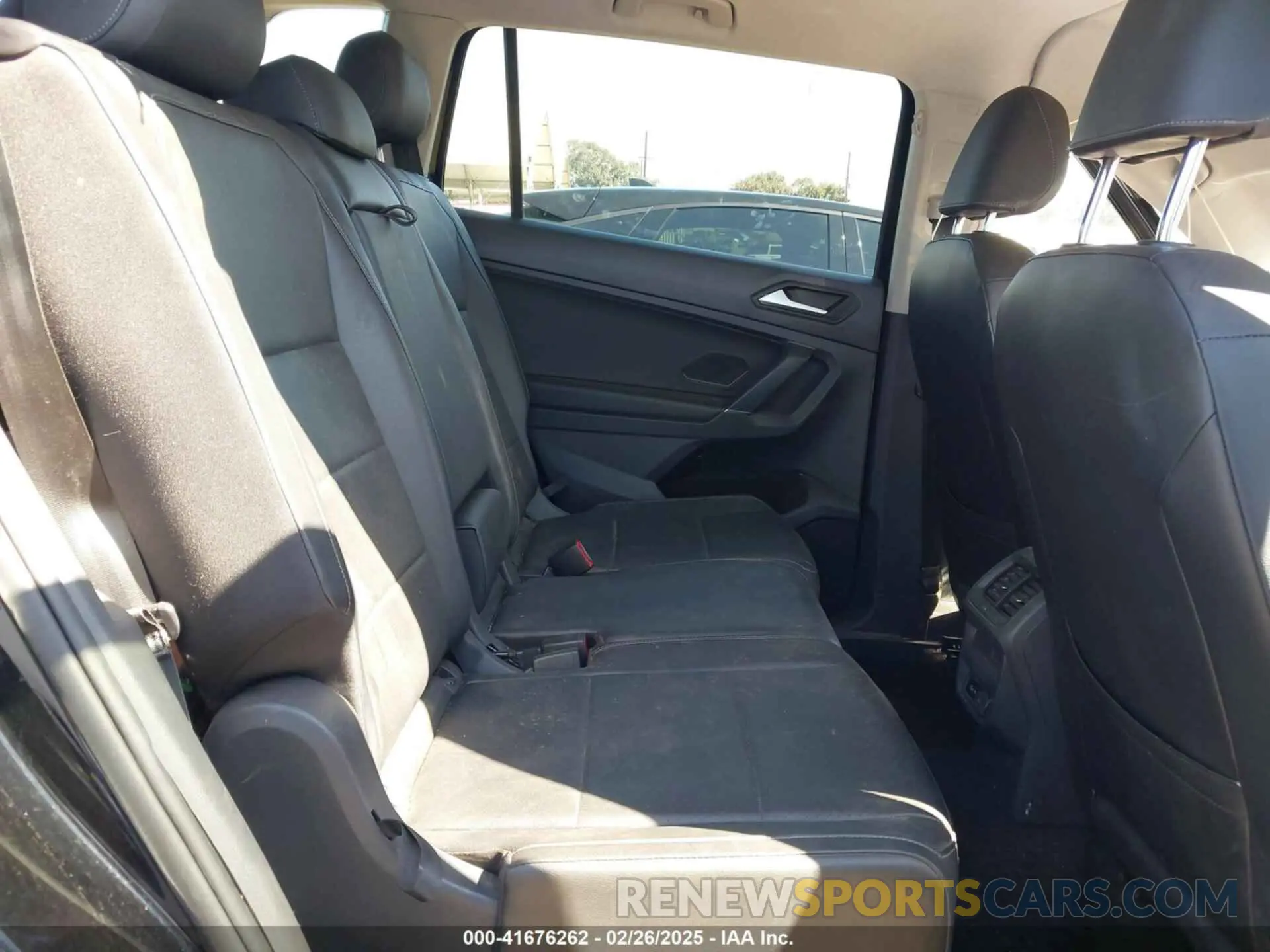 8 Photograph of a damaged car 3VV3B7AX6LM005167 VOLKSWAGEN TIGUAN 2020
