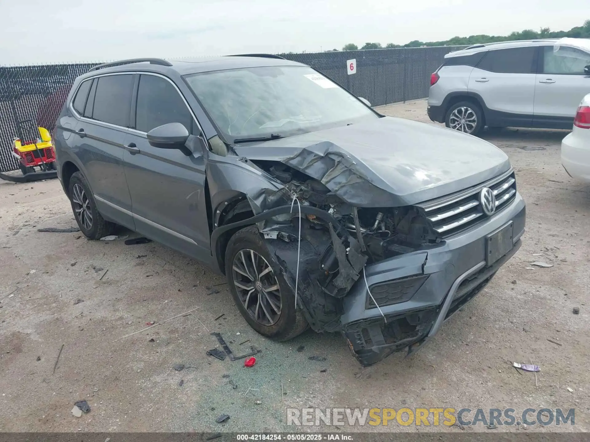 1 Photograph of a damaged car 3VV3B7AX6LM008716 VOLKSWAGEN TIGUAN 2020