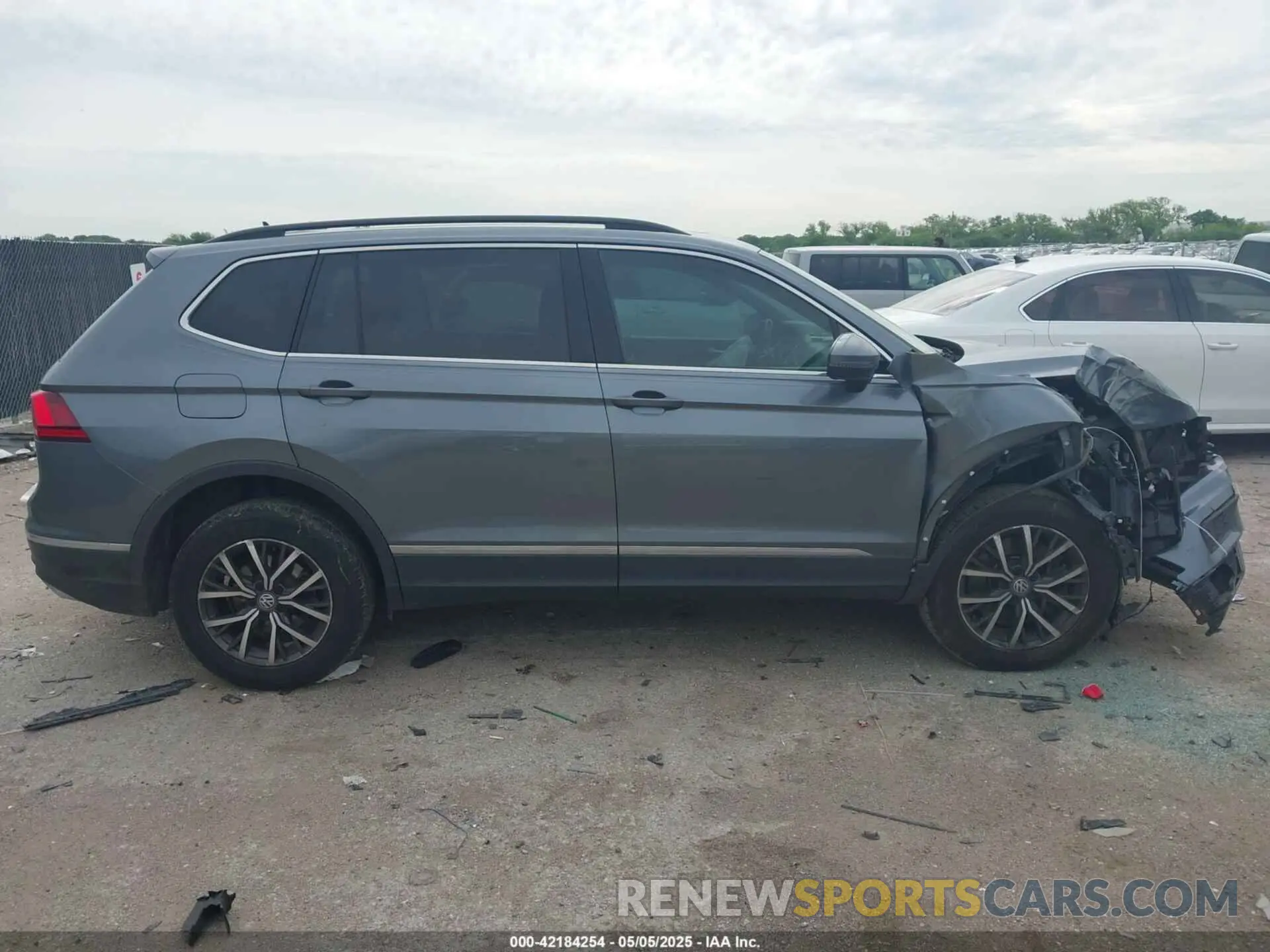 13 Photograph of a damaged car 3VV3B7AX6LM008716 VOLKSWAGEN TIGUAN 2020