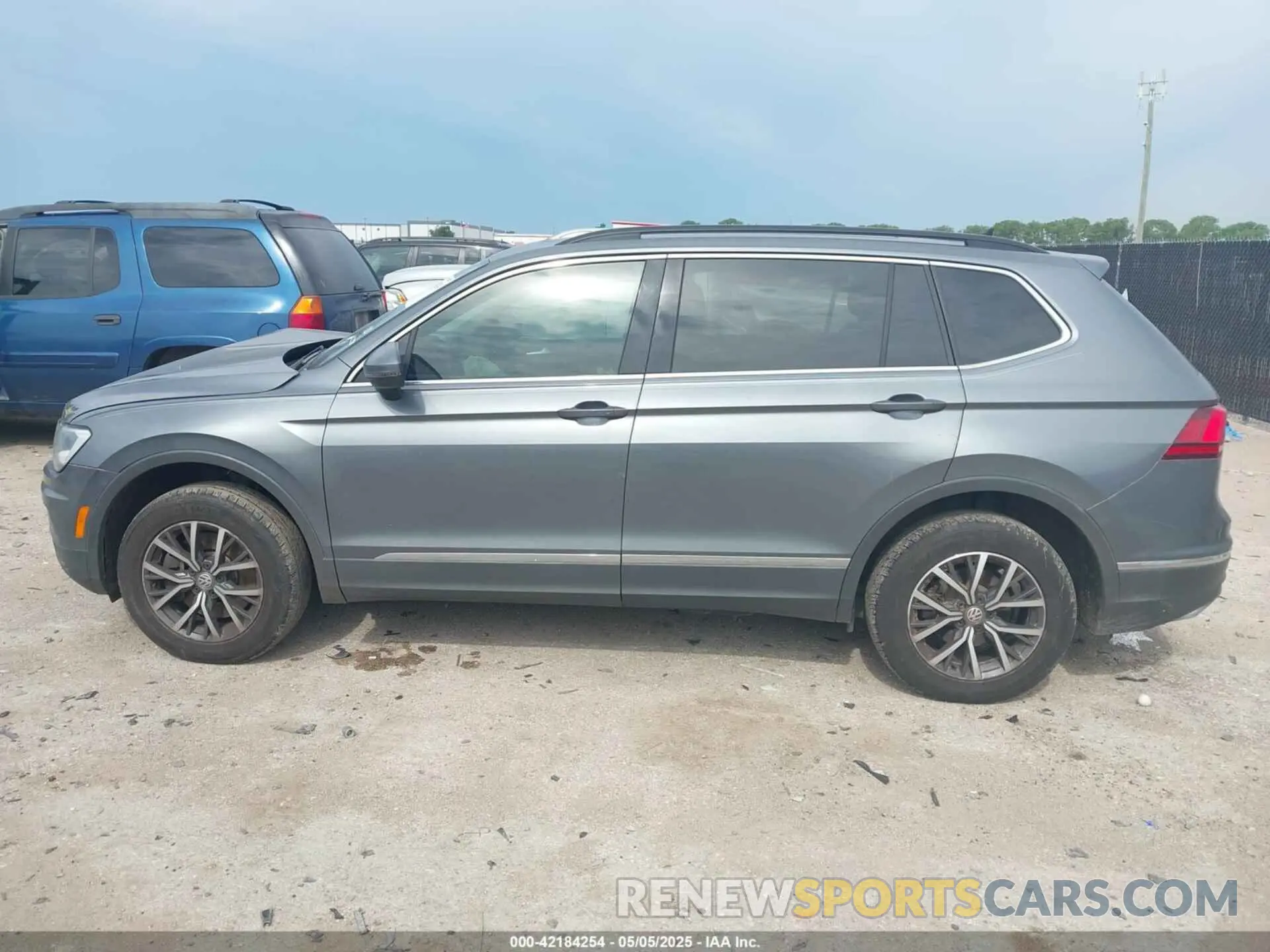 14 Photograph of a damaged car 3VV3B7AX6LM008716 VOLKSWAGEN TIGUAN 2020