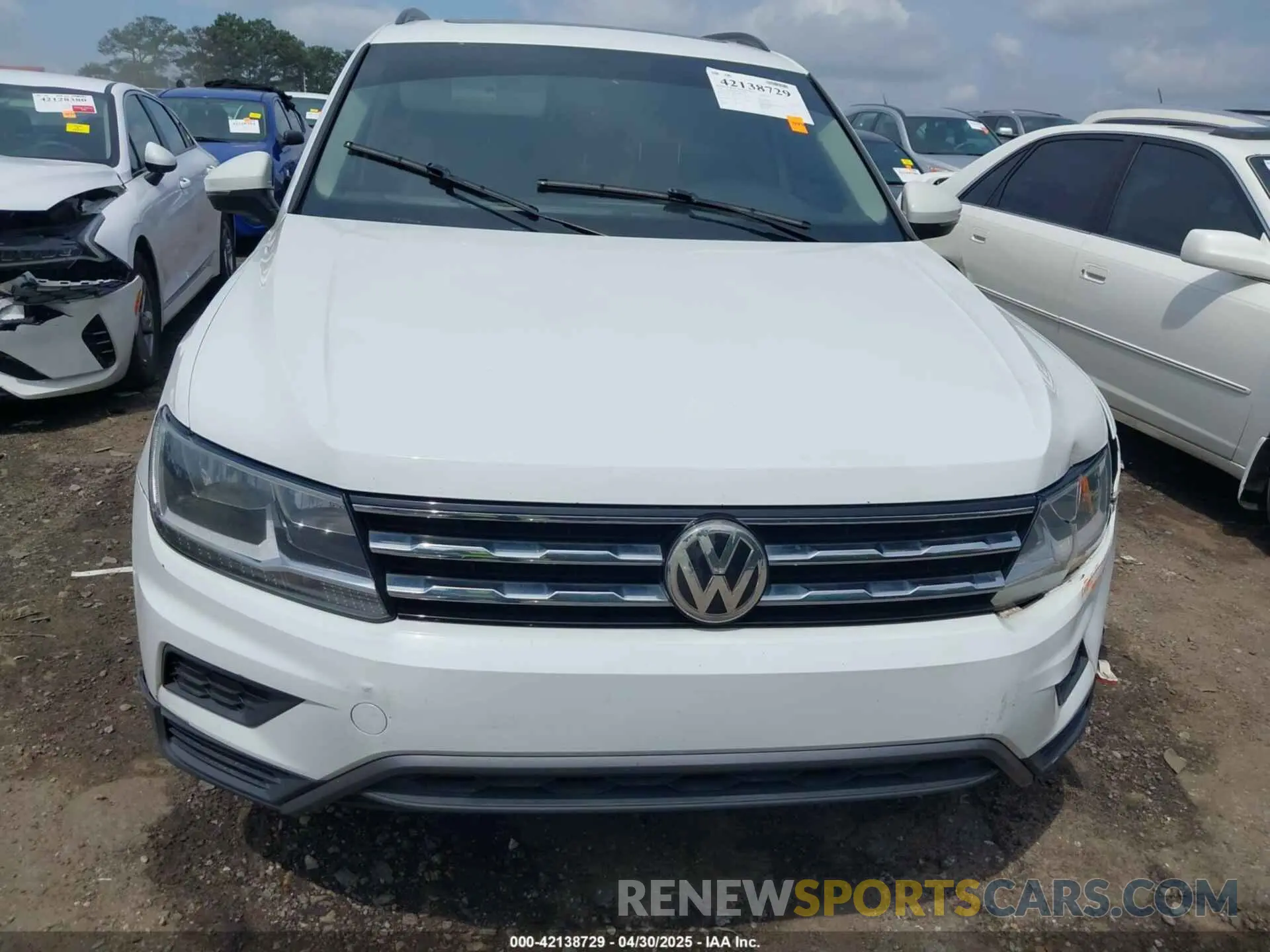 11 Photograph of a damaged car 3VV3B7AX6LM054238 VOLKSWAGEN TIGUAN 2020