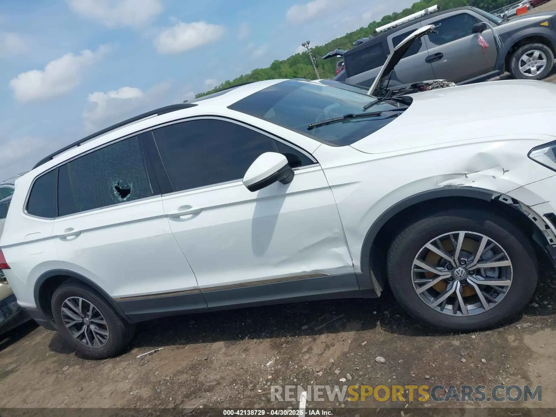 12 Photograph of a damaged car 3VV3B7AX6LM054238 VOLKSWAGEN TIGUAN 2020