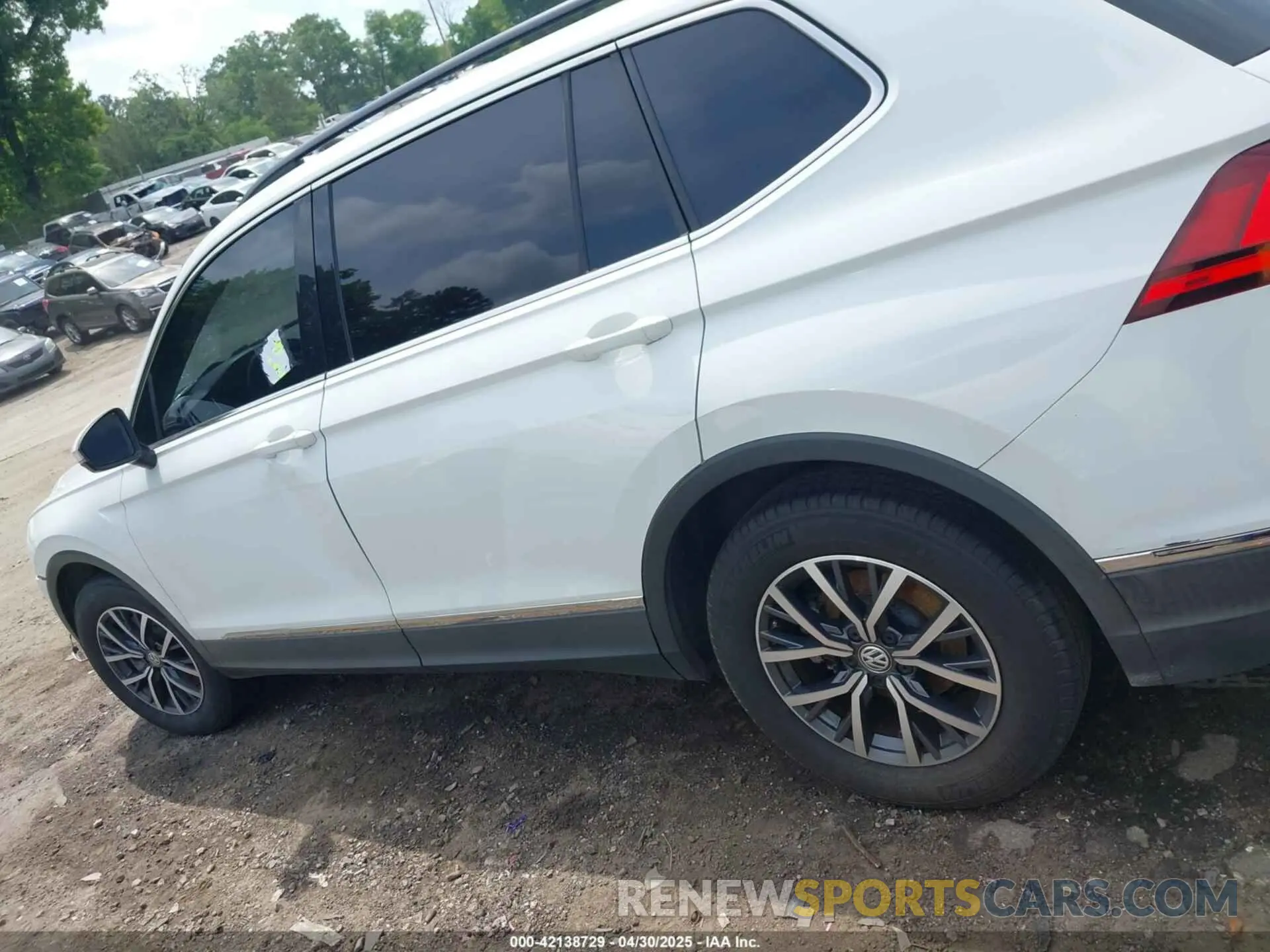 13 Photograph of a damaged car 3VV3B7AX6LM054238 VOLKSWAGEN TIGUAN 2020