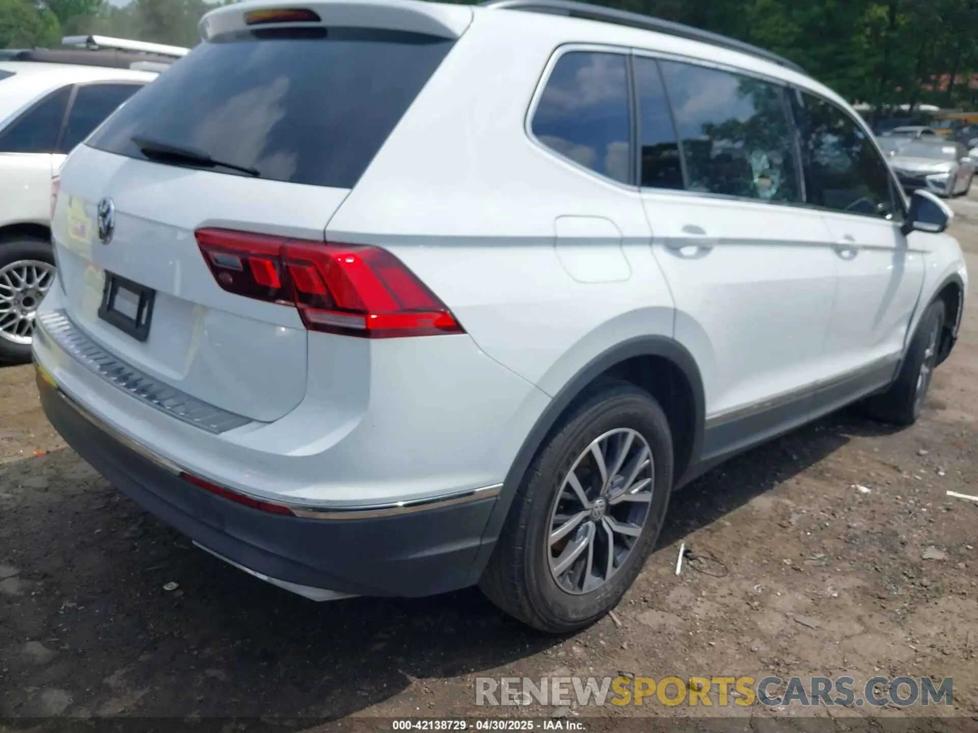 4 Photograph of a damaged car 3VV3B7AX6LM054238 VOLKSWAGEN TIGUAN 2020