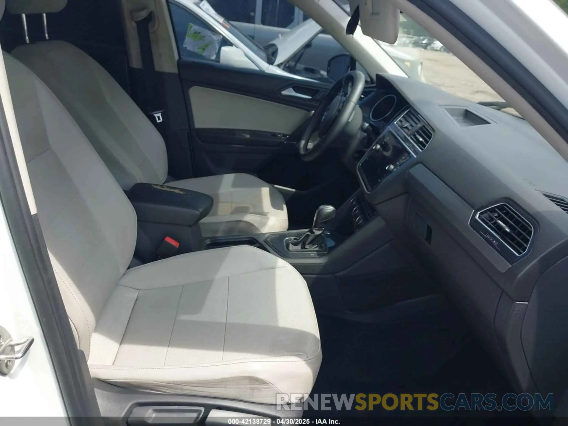 5 Photograph of a damaged car 3VV3B7AX6LM054238 VOLKSWAGEN TIGUAN 2020