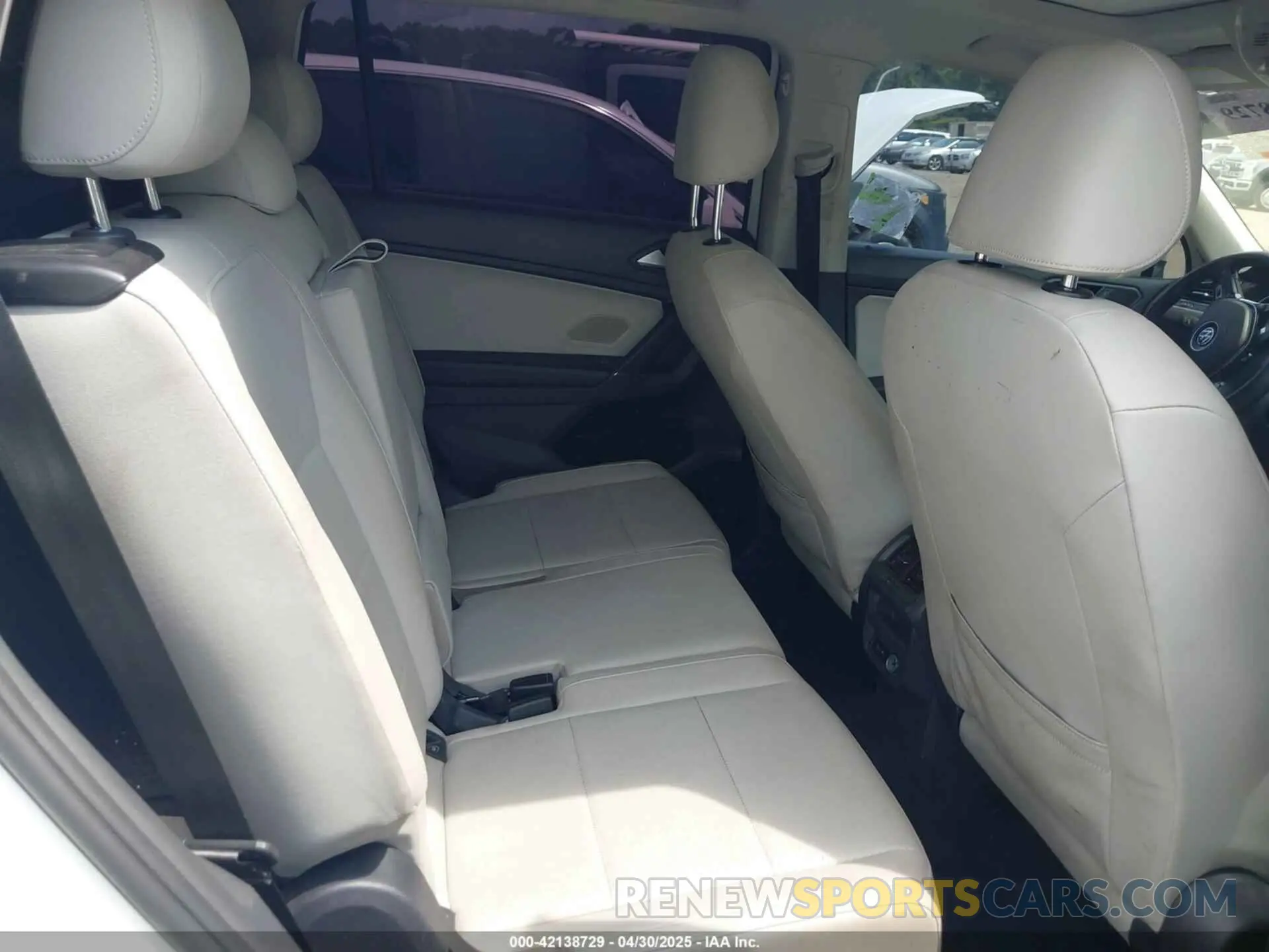8 Photograph of a damaged car 3VV3B7AX6LM054238 VOLKSWAGEN TIGUAN 2020