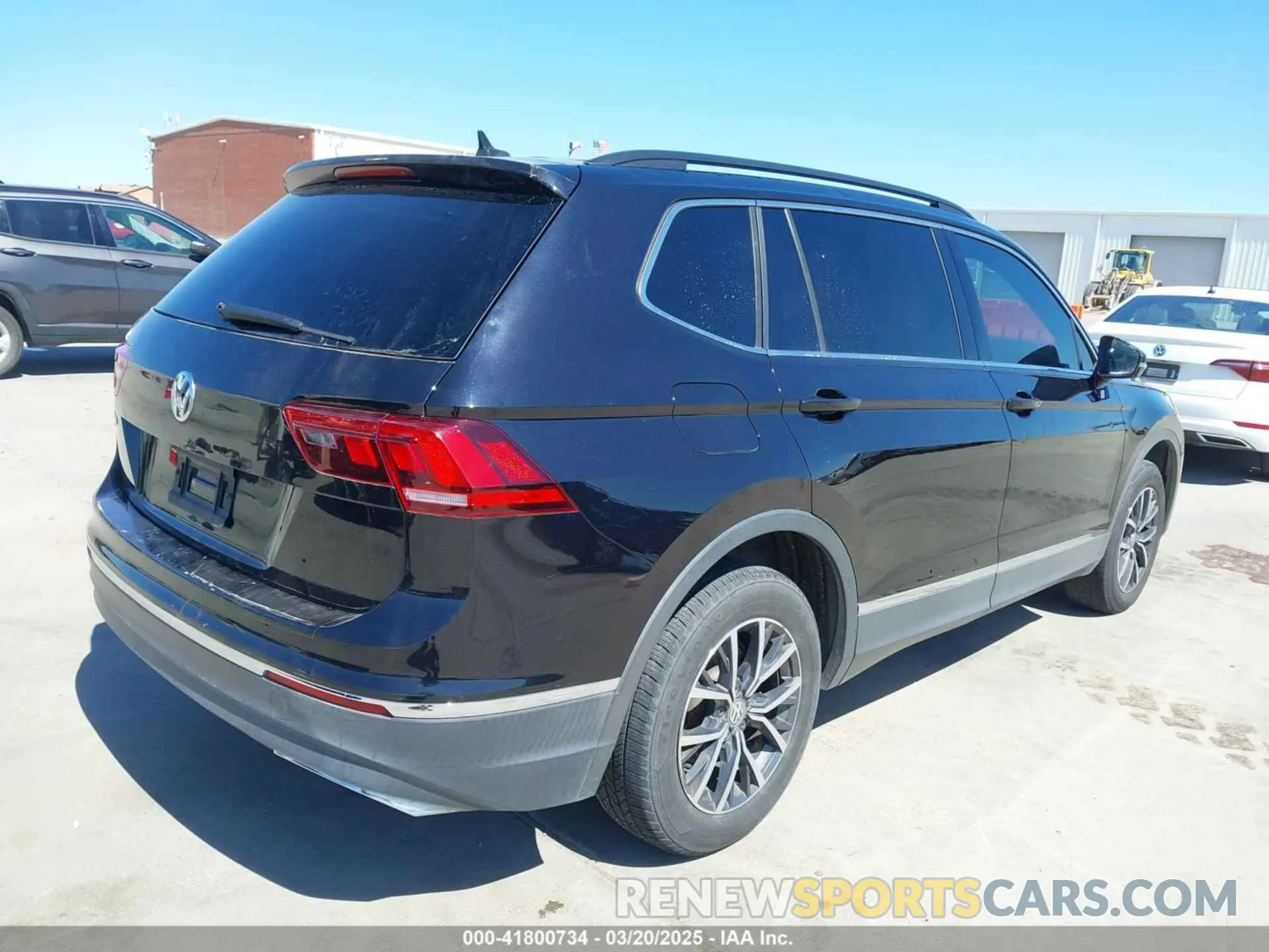 4 Photograph of a damaged car 3VV3B7AX6LM071413 VOLKSWAGEN TIGUAN 2020