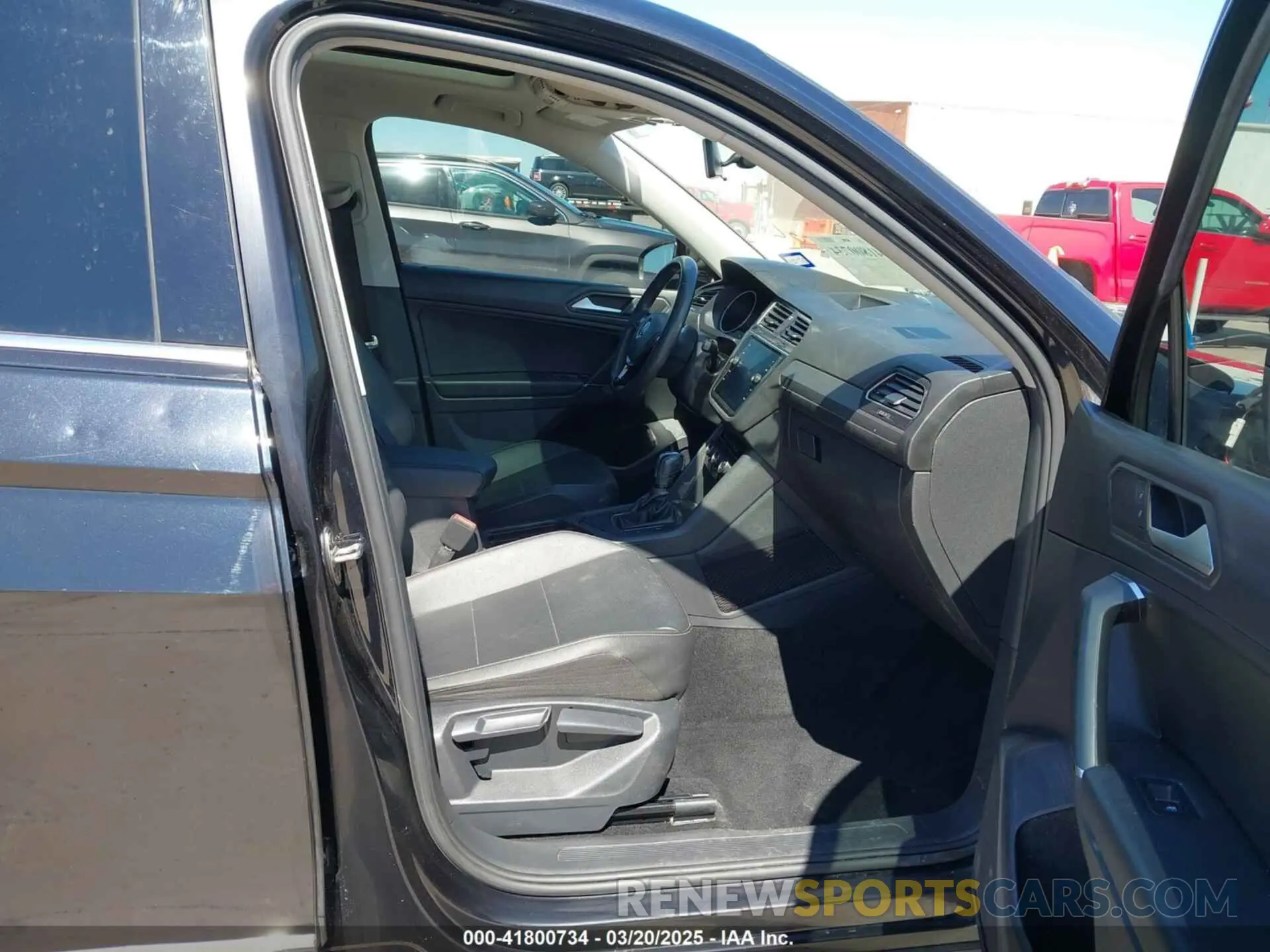 5 Photograph of a damaged car 3VV3B7AX6LM071413 VOLKSWAGEN TIGUAN 2020
