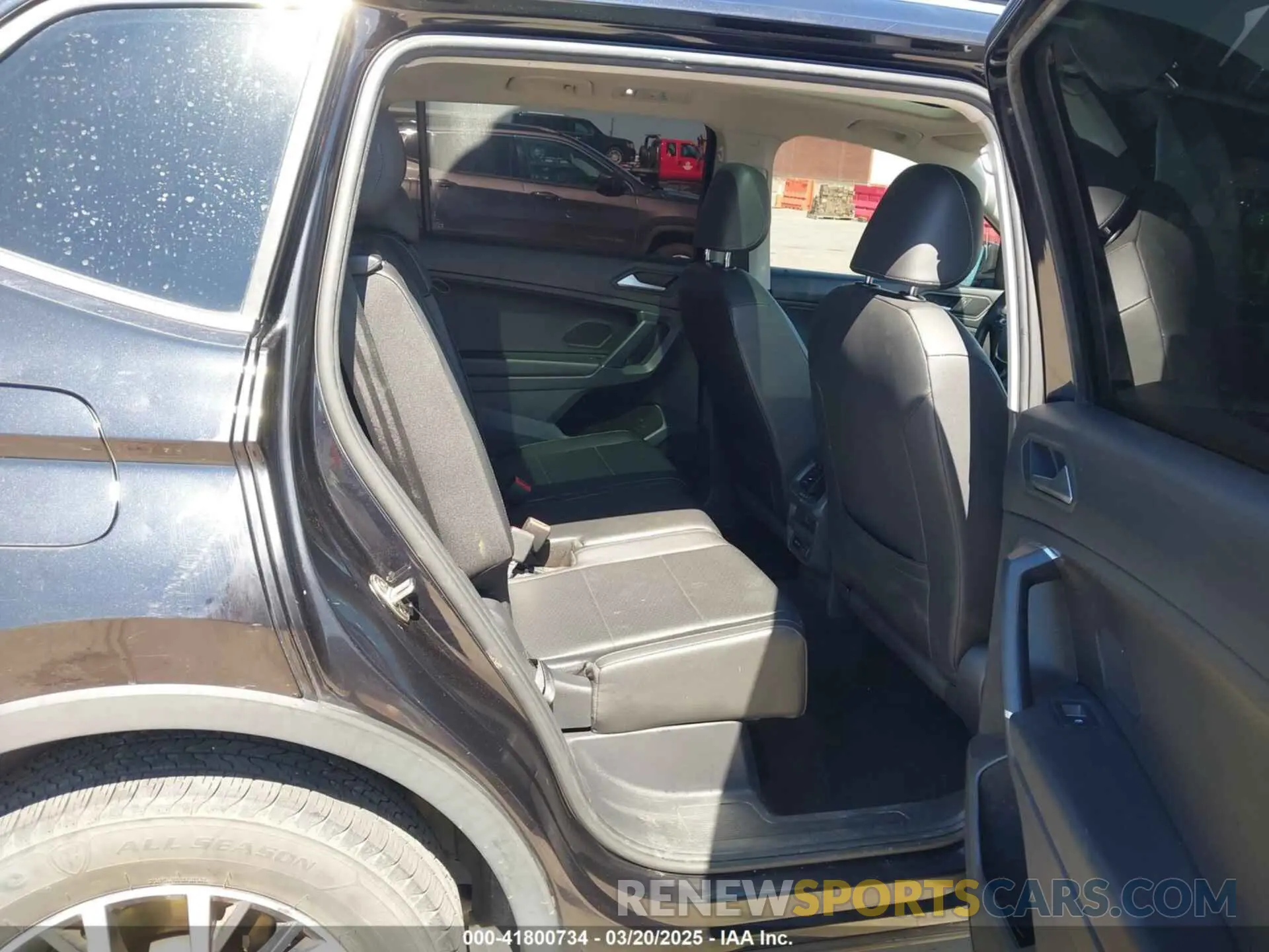 8 Photograph of a damaged car 3VV3B7AX6LM071413 VOLKSWAGEN TIGUAN 2020