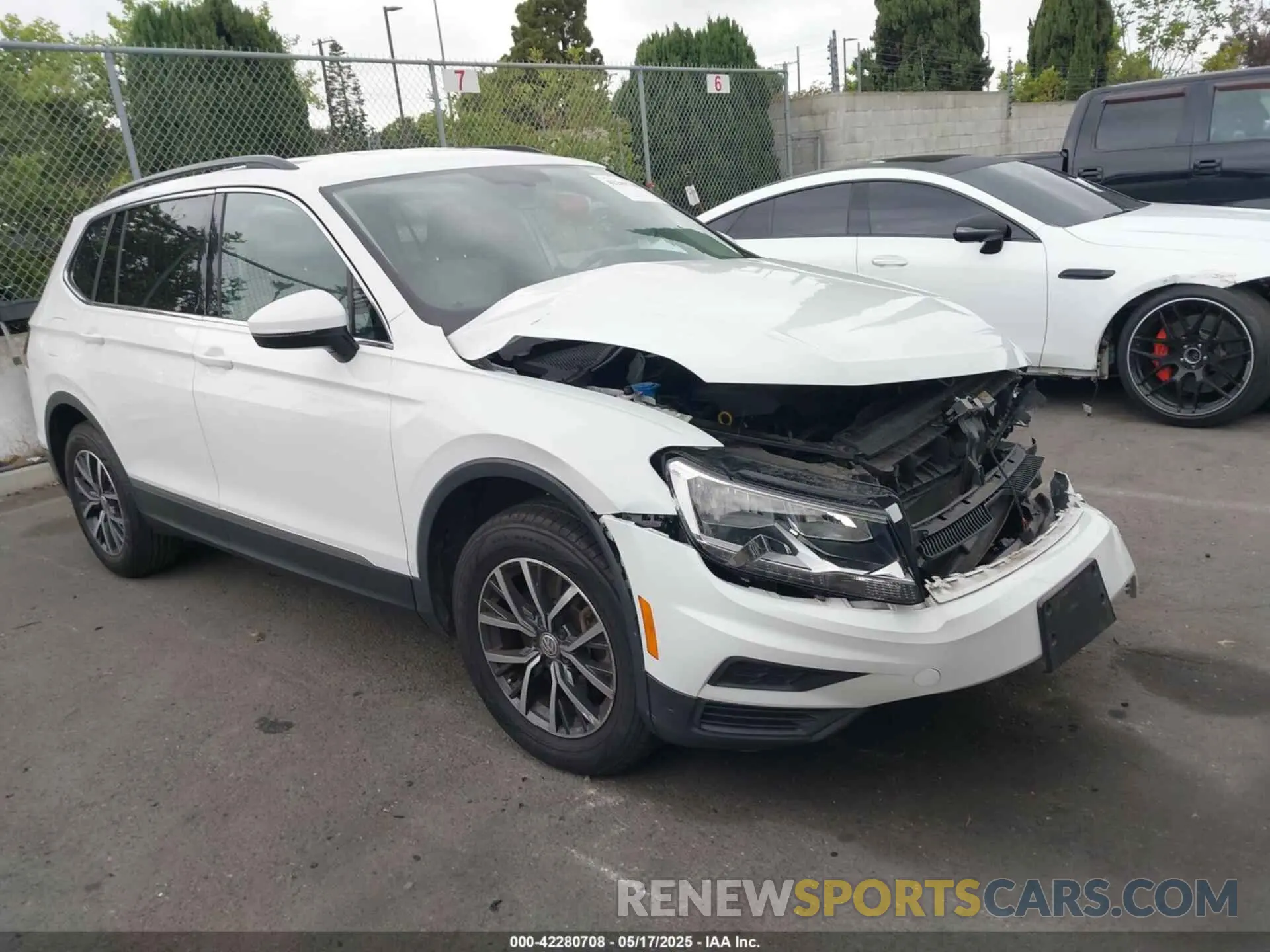 1 Photograph of a damaged car 3VV3B7AX6LM182754 VOLKSWAGEN TIGUAN 2020